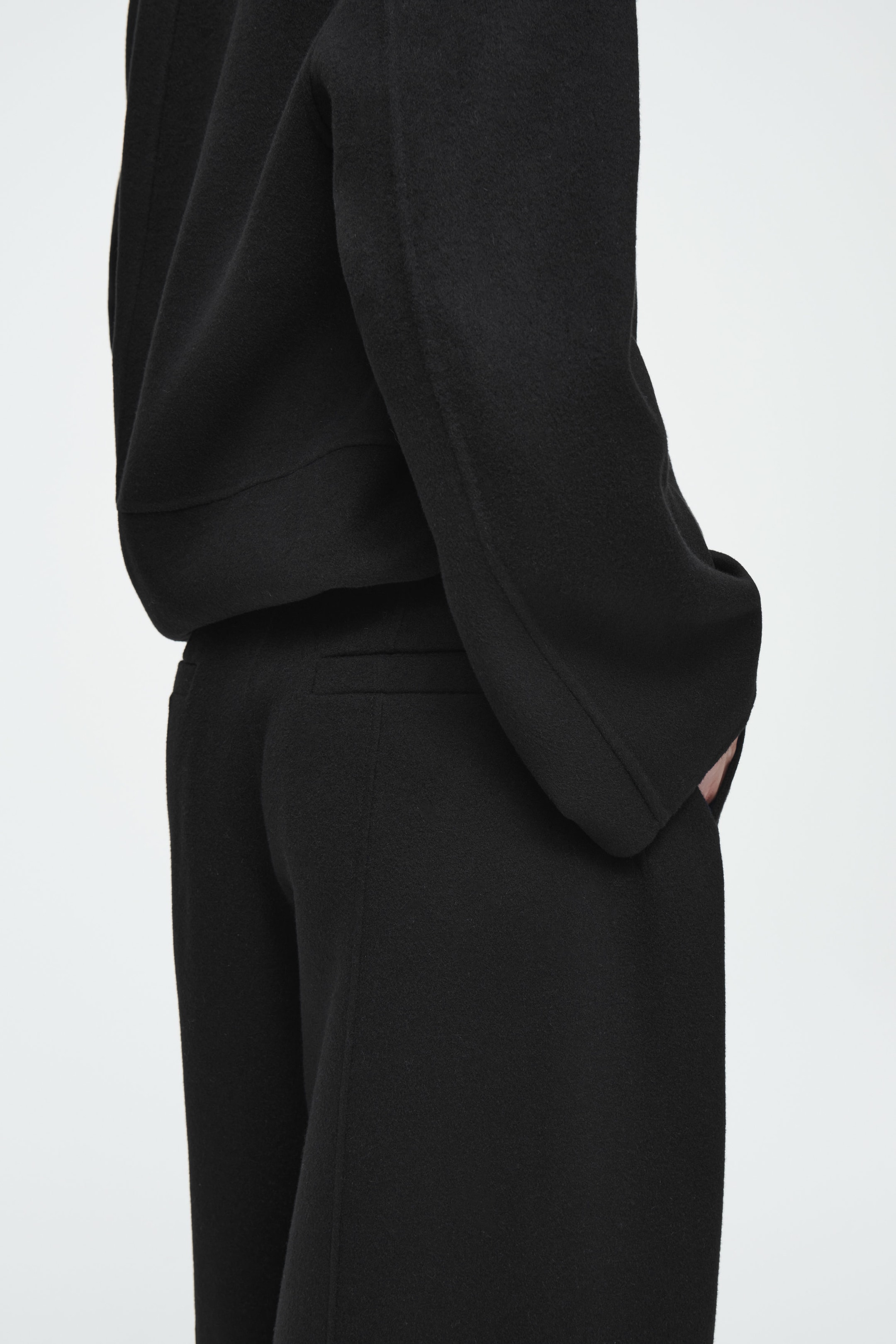 DOUBLE-FACED WOOL BARREL-LEG PANTS