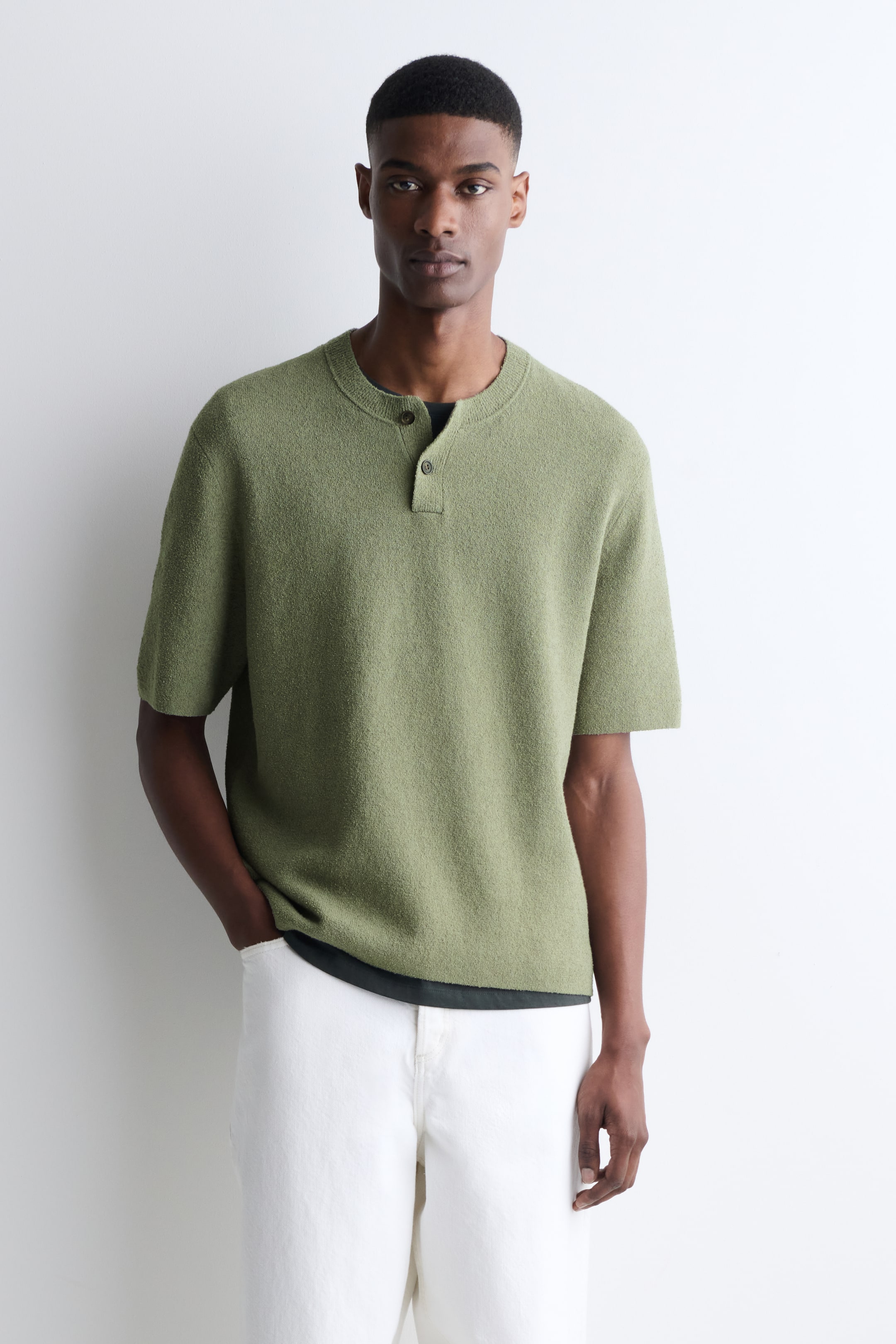 Agrandir l'image: T-SHIRT HENLEY EN MAILLE BOUCLÉE - VERT - HOMME | H&M BE 1