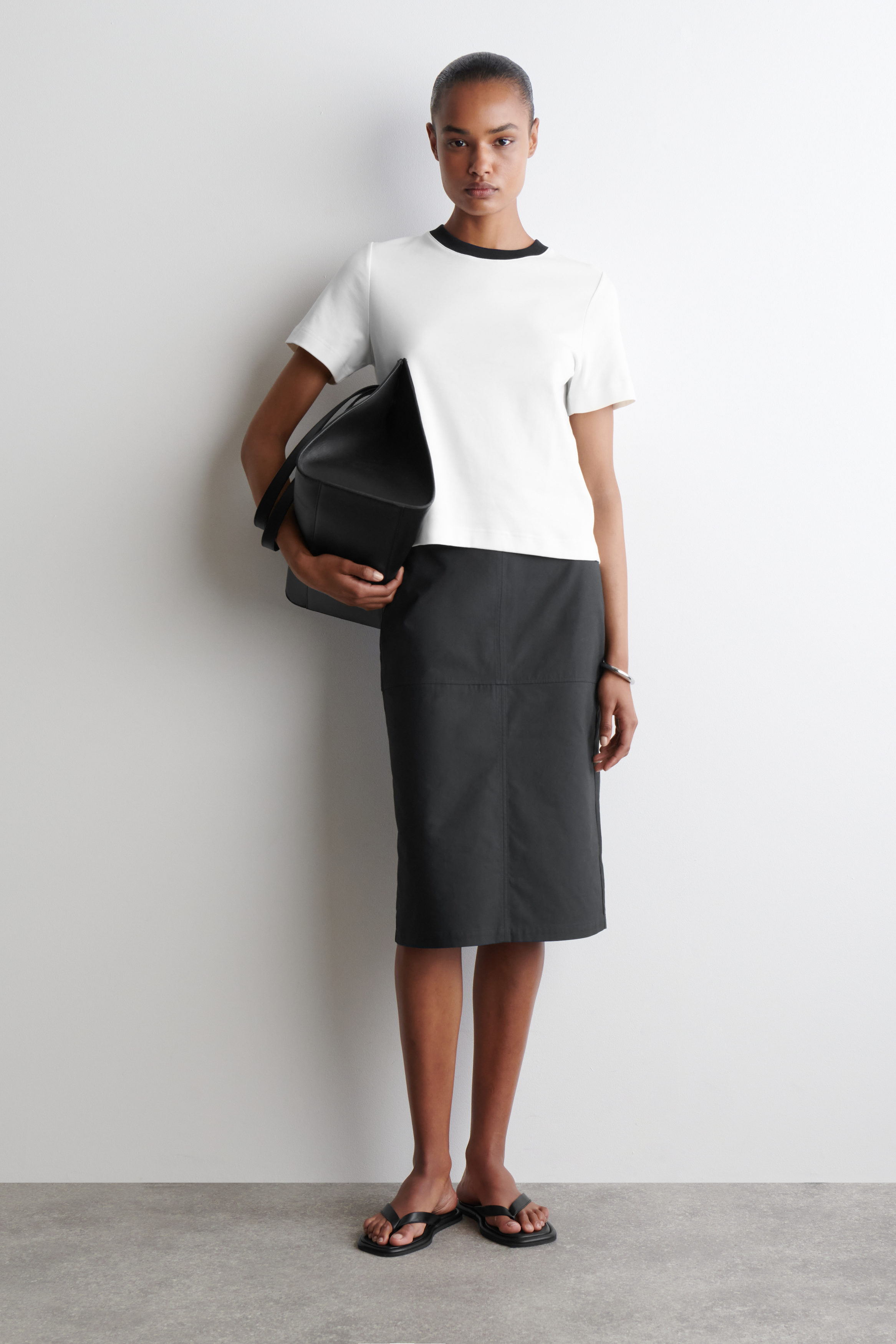 CLEAN CUT REGULAR T-SHIRT - WHITE / BLACK | COS