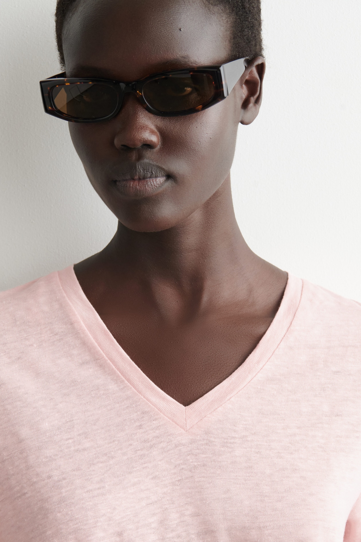 V-NECK LINEN T-SHIRT — PINK MÉLANGE