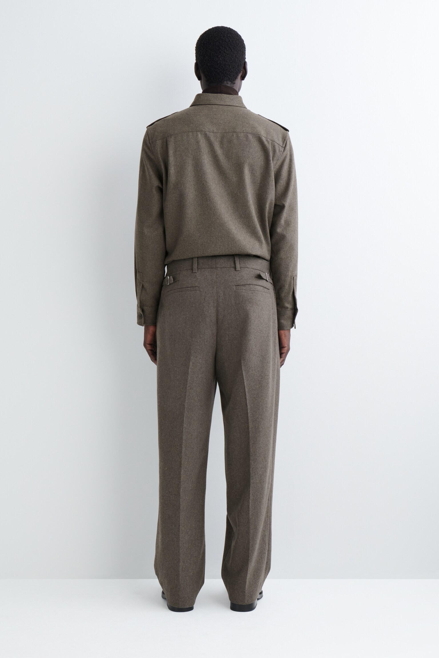 PANTALONES PERNERAS RECTAS DE LANA RELAXED FIT - HUESO - 3