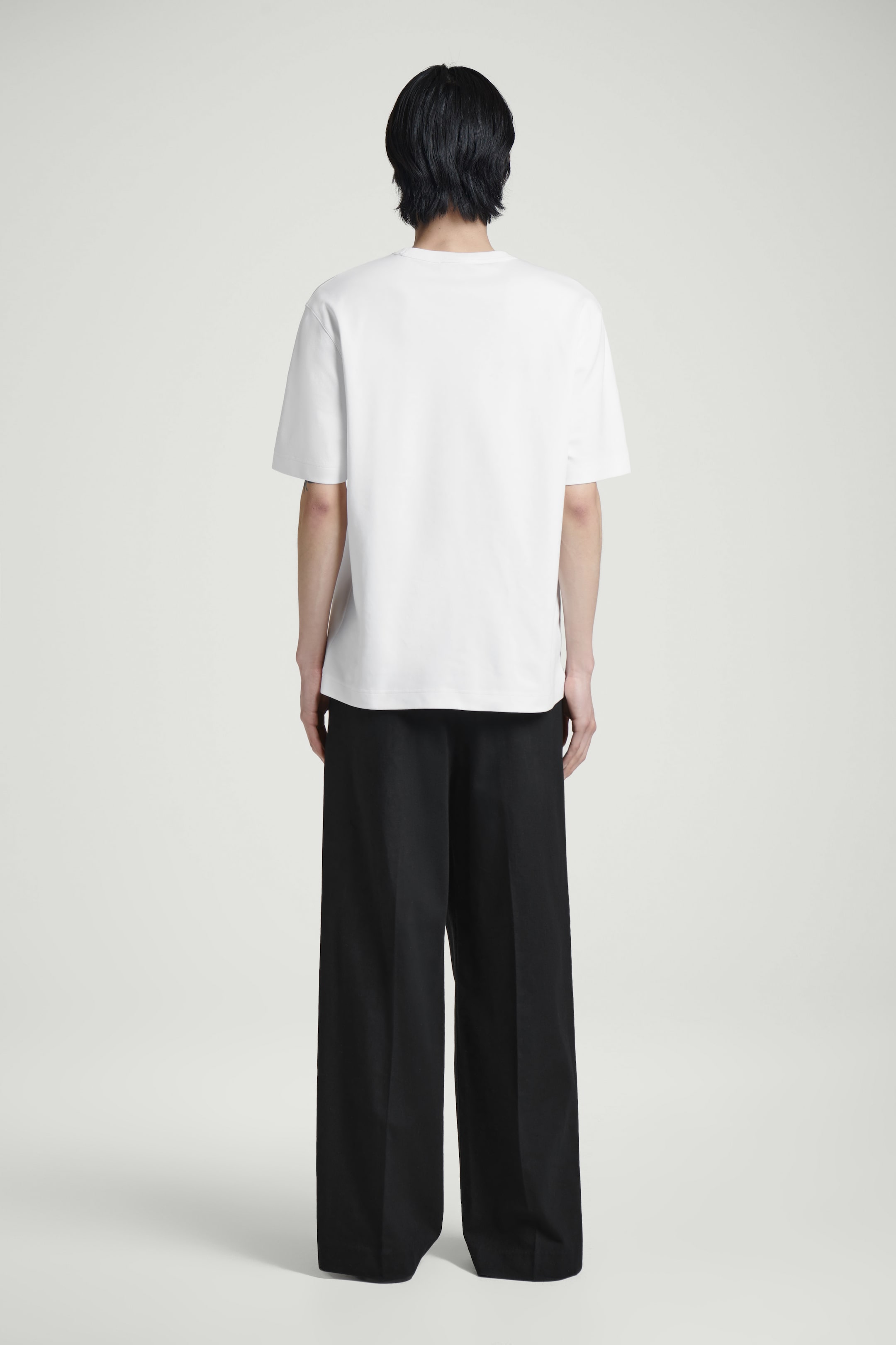 Zobacz większy obraz: BAWEŁNIANY T-SHIRT Z OKRĄGŁYM DEKOLTEM - BIAŁY - ON | H&M PL 5