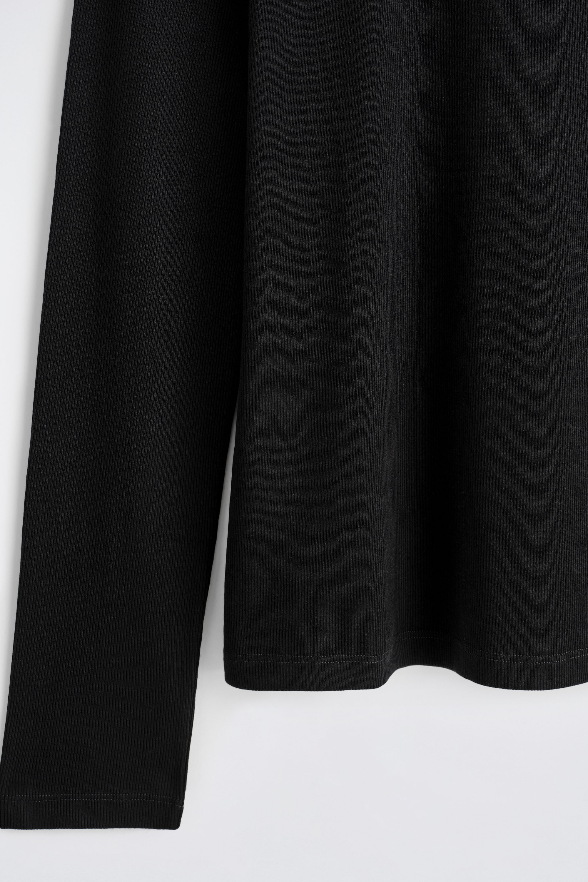 SLIM RIBBED COTTON LONG-SLEEVED T-SHIRT - BLACK | COS US