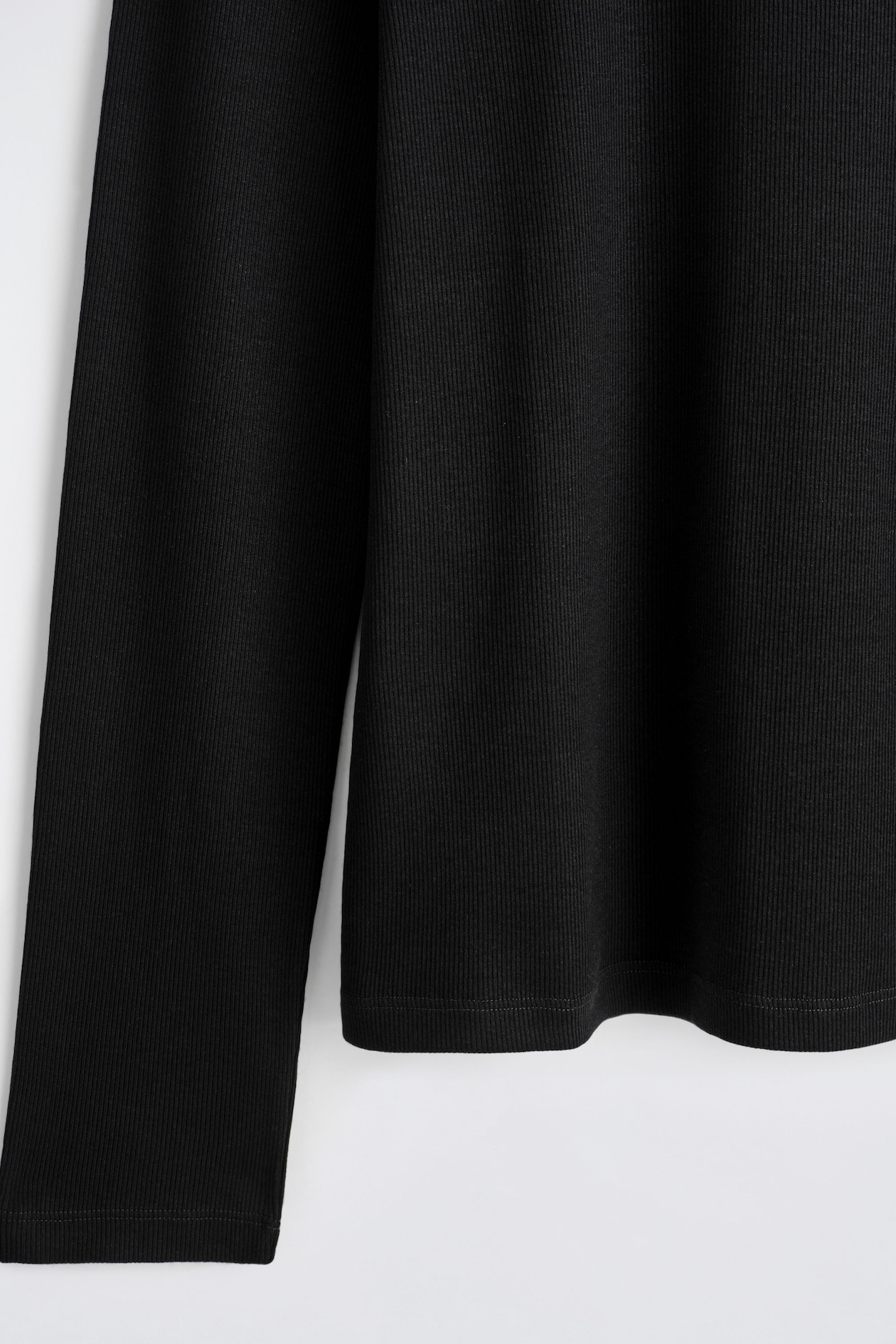 SLIM RIBBED COTTON LONG-SLEEVED T-SHIRT — BLACK