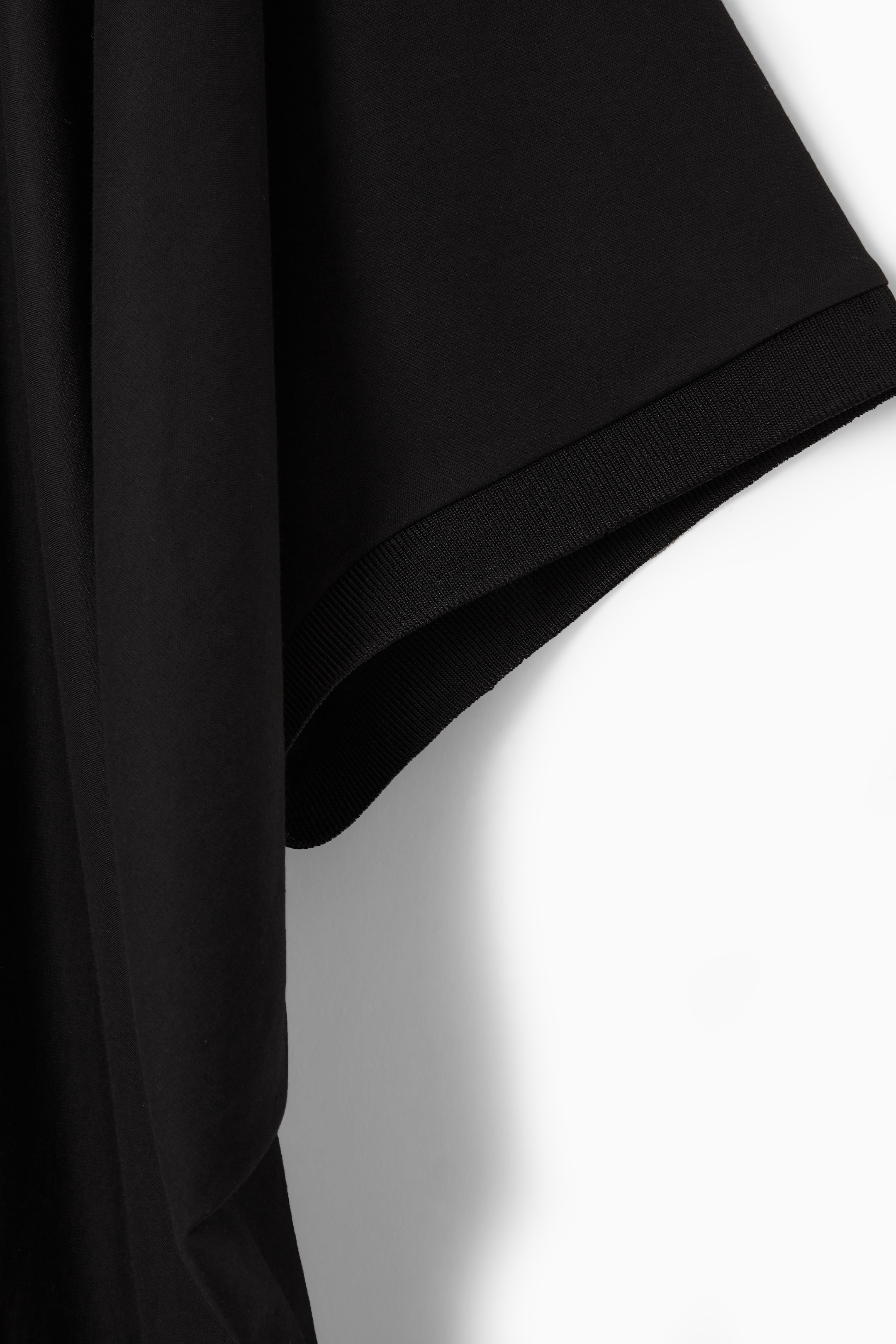 Ingrandisci l'immagine: BATWING-SLEEVE T-SHIRT DRESS - BLACK - DONNA | H&M CH 4