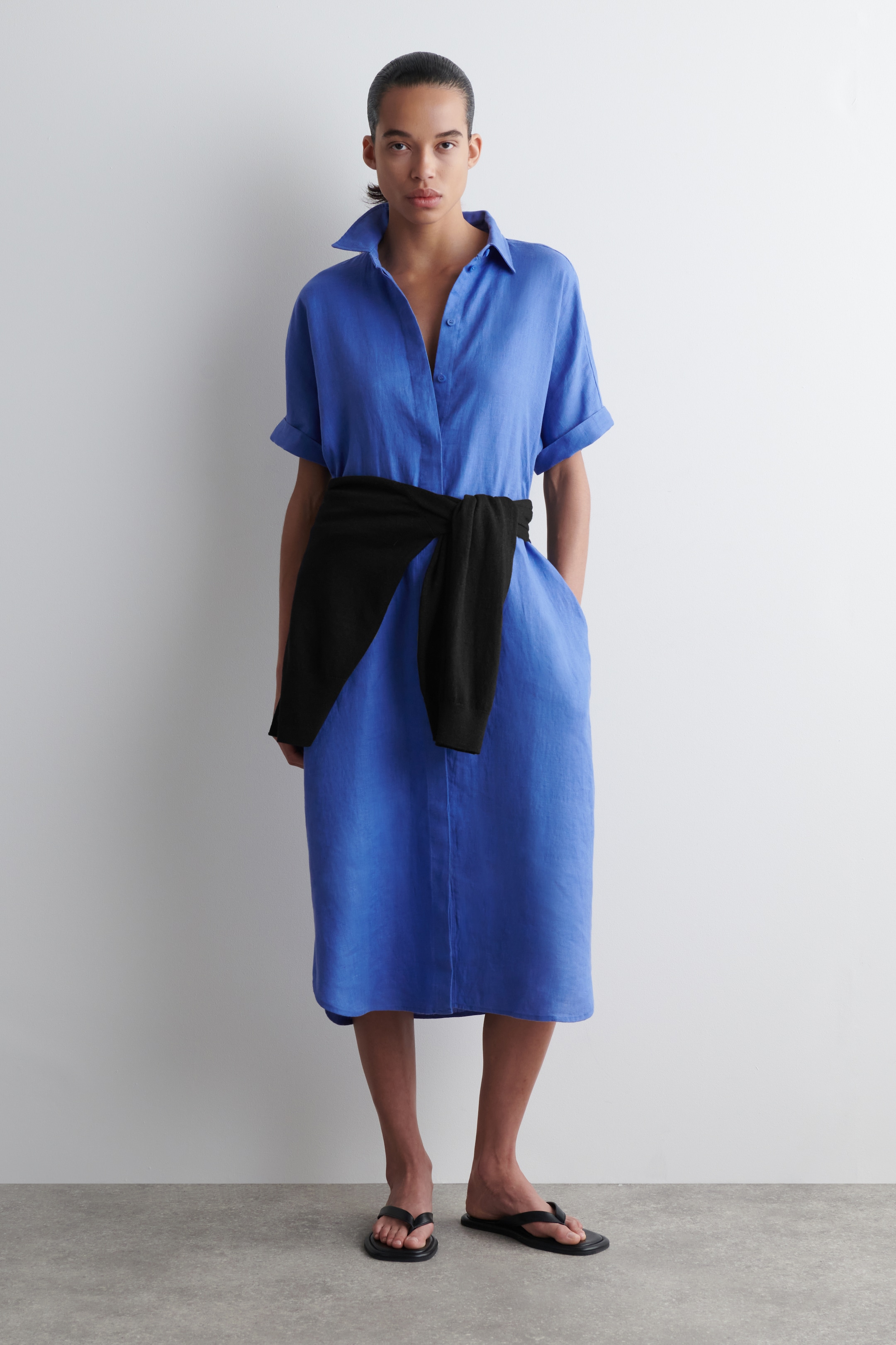 Größeres Bild anzeigen: HEMDKLEID AUS LEINEN IN MIDILÄNGE - Blau - Ladies | H&M AT 1
