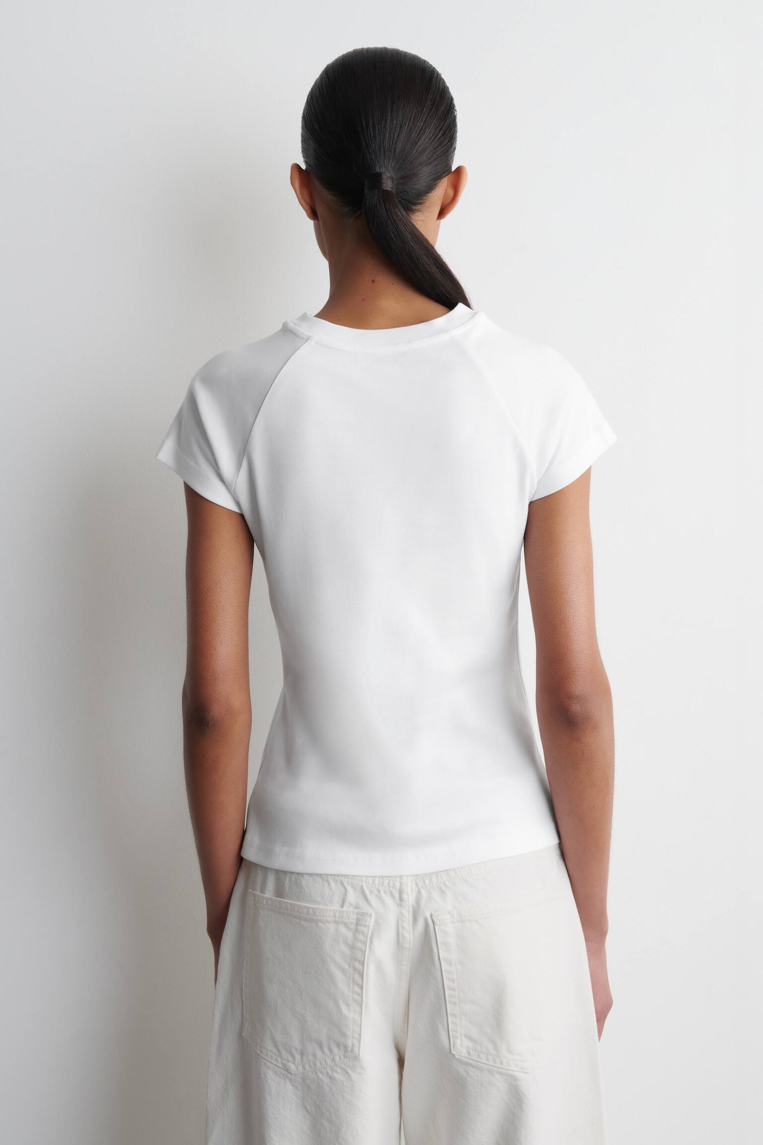 חולצת טי-שירט צמודה מבד כותנה - לבן - 6