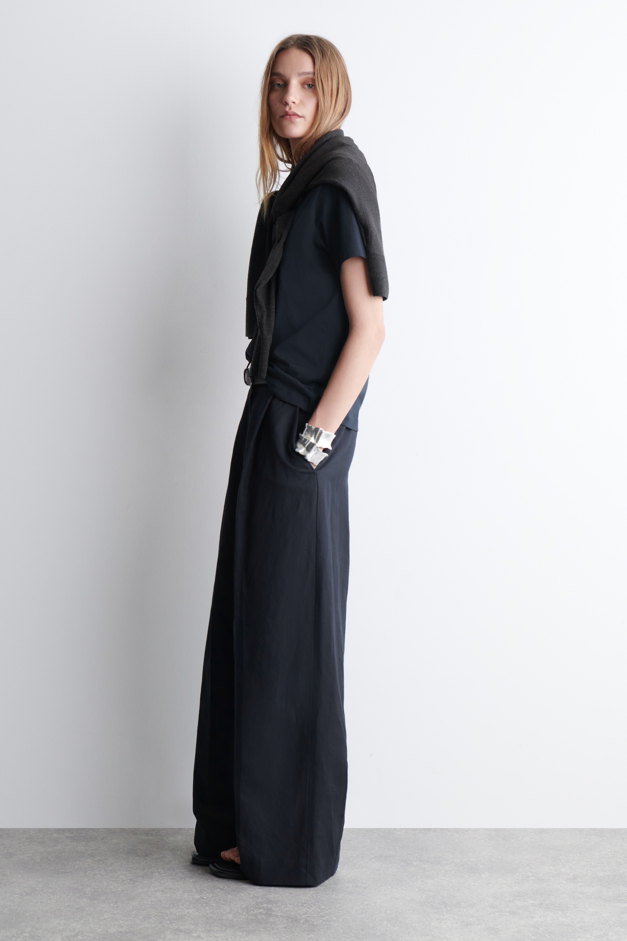 Visualizza immagine più grande: T-SHIRT GIROCOLLO IN COTONE - BLU NAVY - DONNA | H&M IT 4