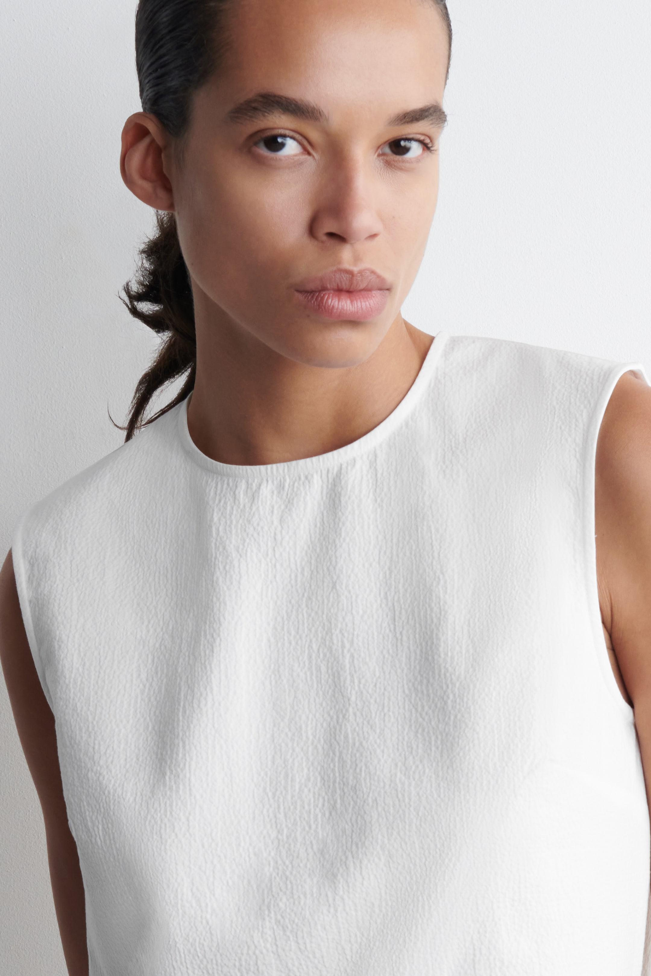 Grösseres Bild ansehen: ÄRMELLOSES OBERTEIL AUS BAUMWOLL-SEERSUCKER - WEISS - DAMEN | H&M CH 5