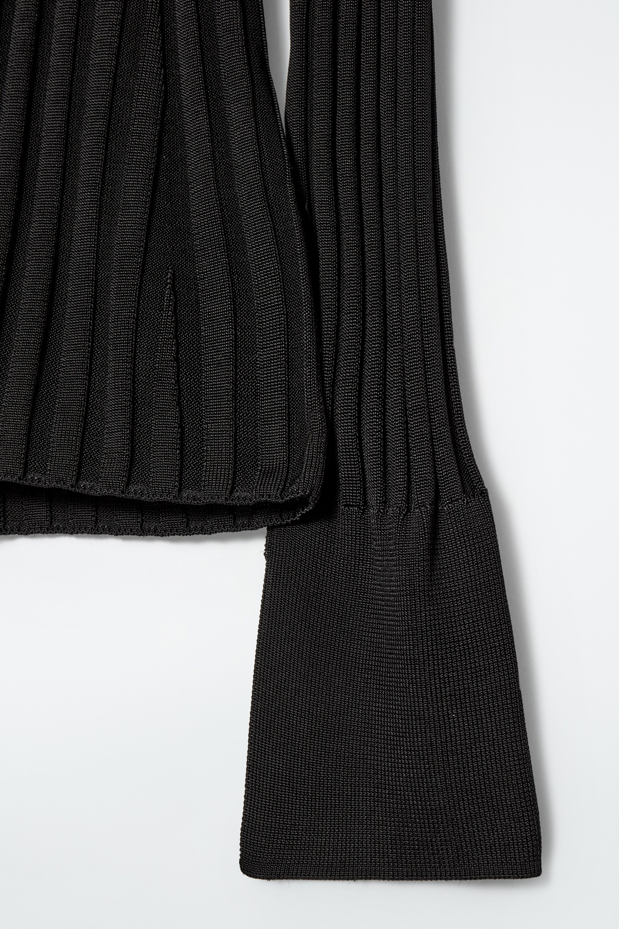 Agrandir l'image: TOP MANCHES LONGUES MAILLE CÔTELÉE - NOIR - FEMME | H&M CH 7