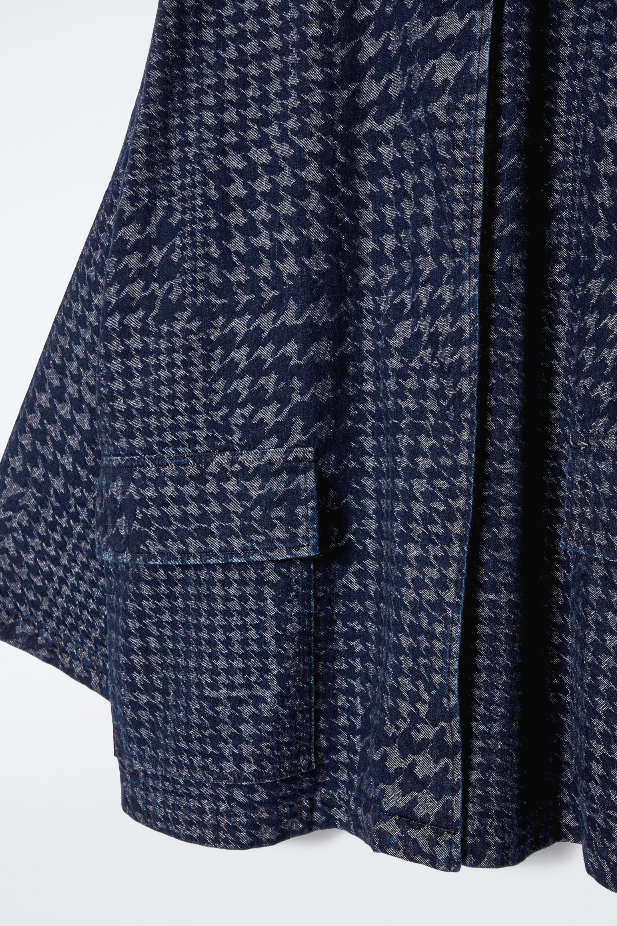Grösseres Bild ansehen: JEANSJACKE AUS JACQUARD MIT HAHNENTRITTMUSTER - Blau | H&M CH 2