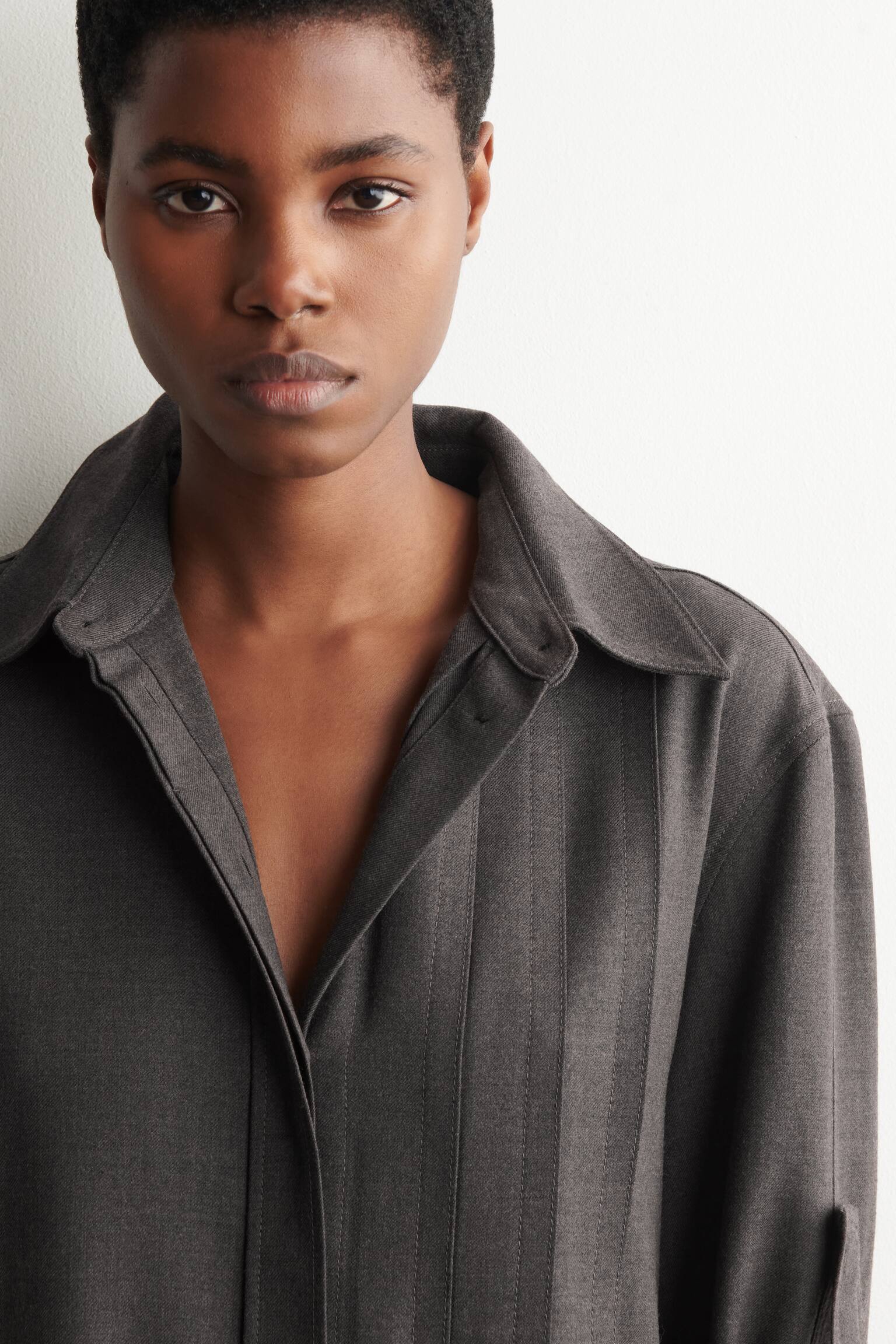 VESTIDO CAMISA MINI MEIO PREGAS EM LÃ - CINZA ESCURO - 5