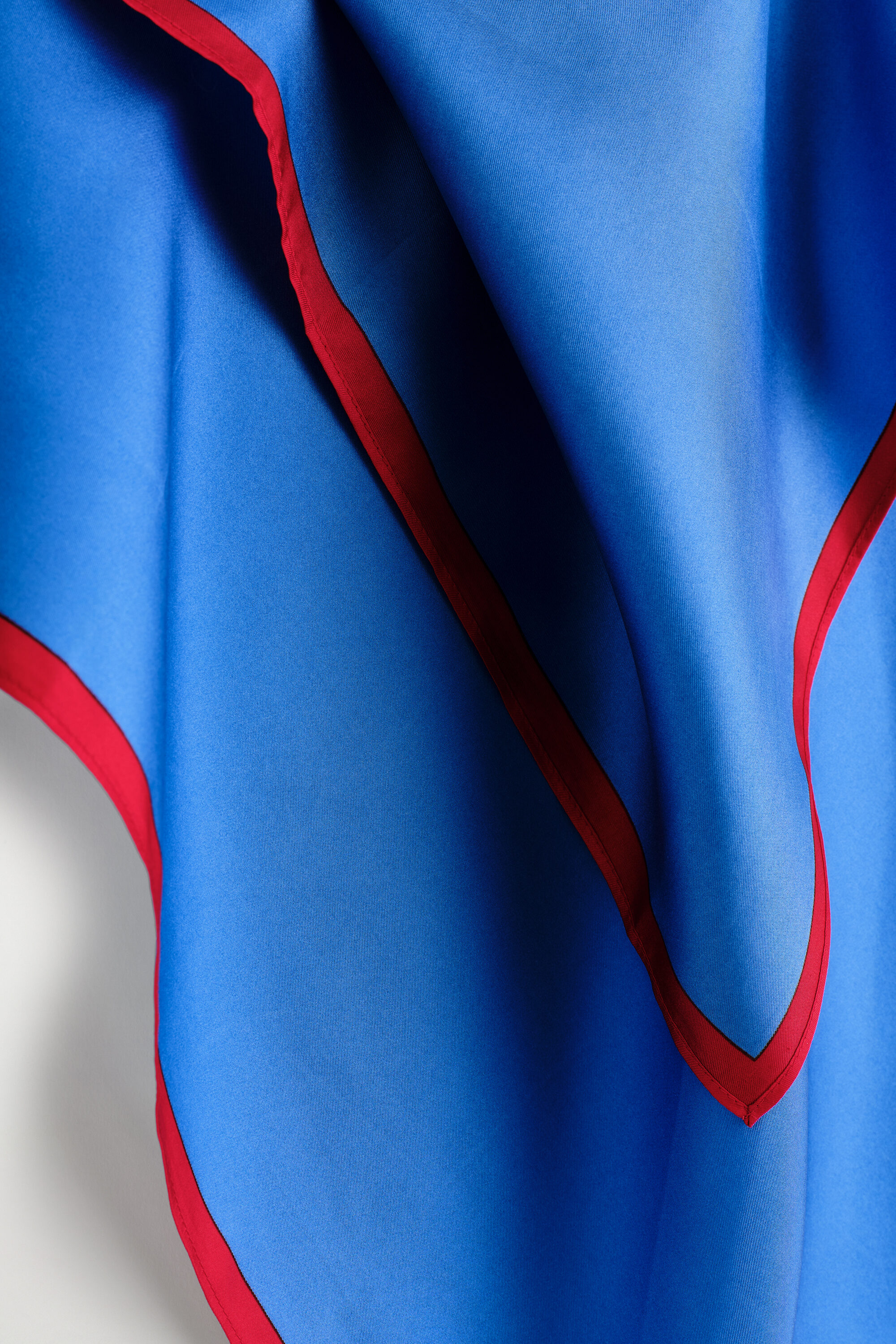 CONTRAST-TIPPED SILK SCARF - thumbnail 2