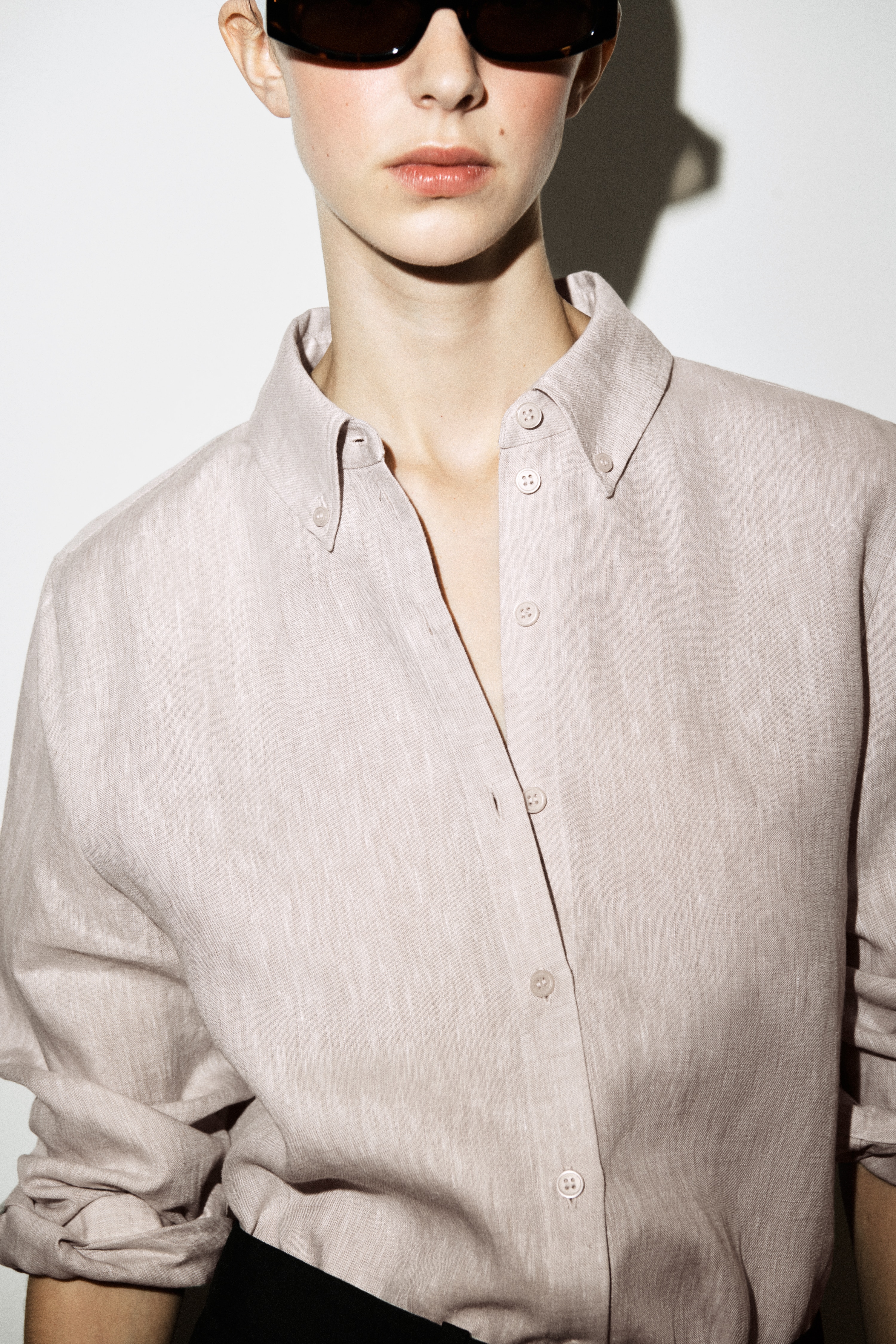 BUTTON-DOWN COLLAR LINEN SHIRT