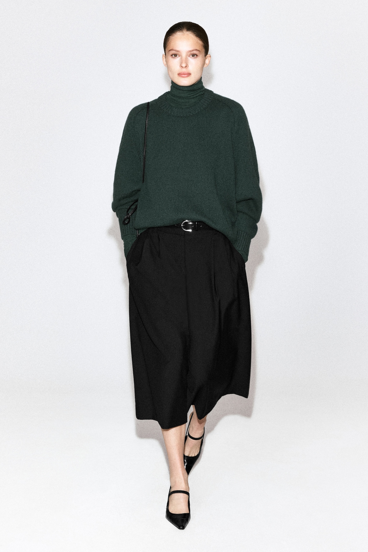 ROUNDED PURE CASHMERE CREW-NECK SWEATER — DARK GREEN