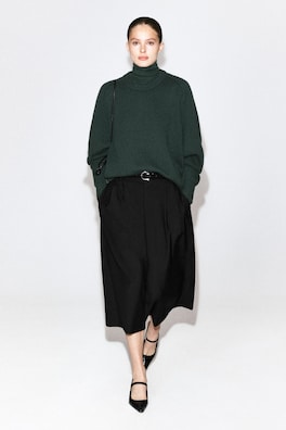 ROUNDED PURE CASHMERE CREW-NECK SWEATER — DARK GREEN 3