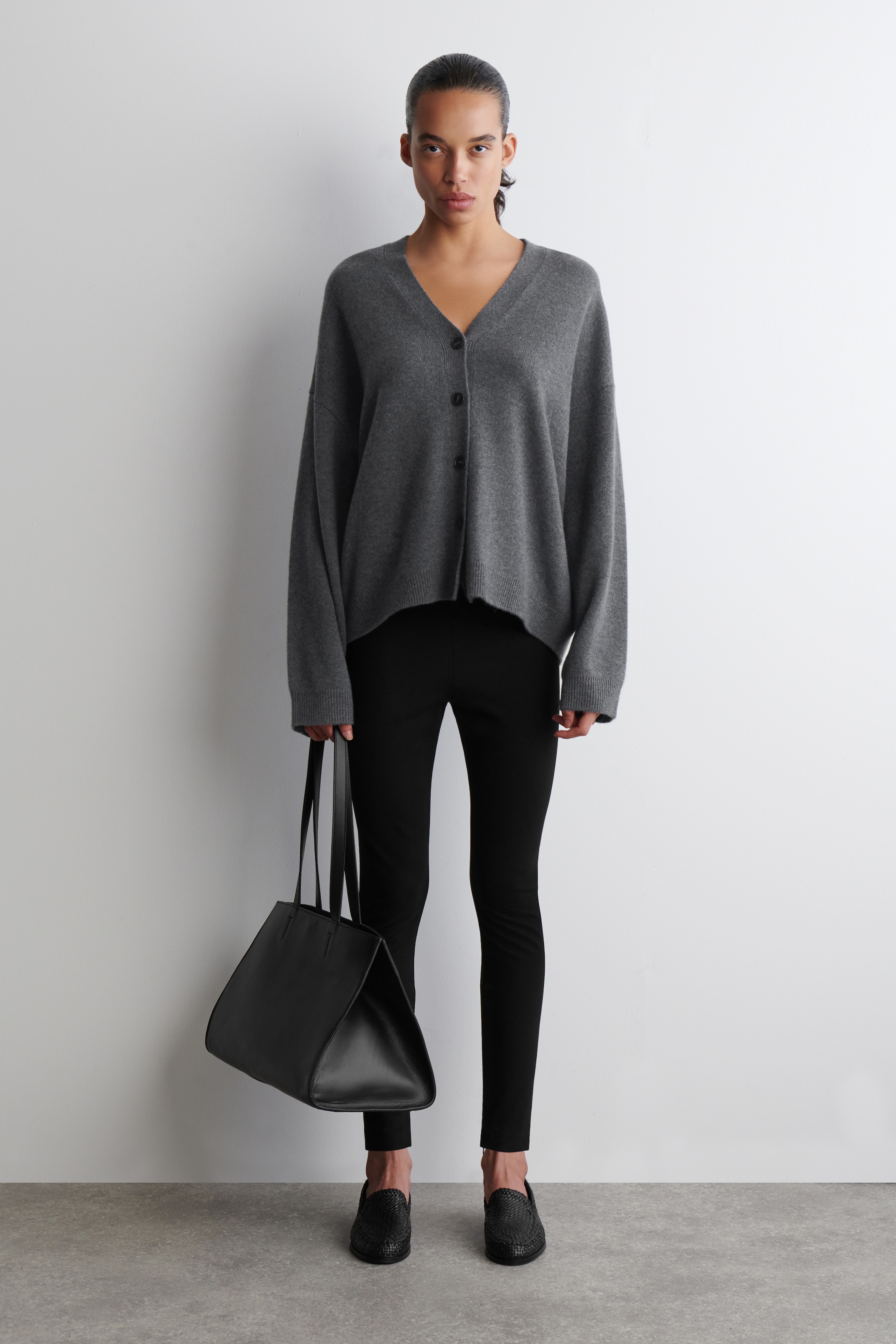 Ingrandisci l'immagine: ZIPPED-CUFF LEGGINGS - BLACK - DONNA | H&M CH 1