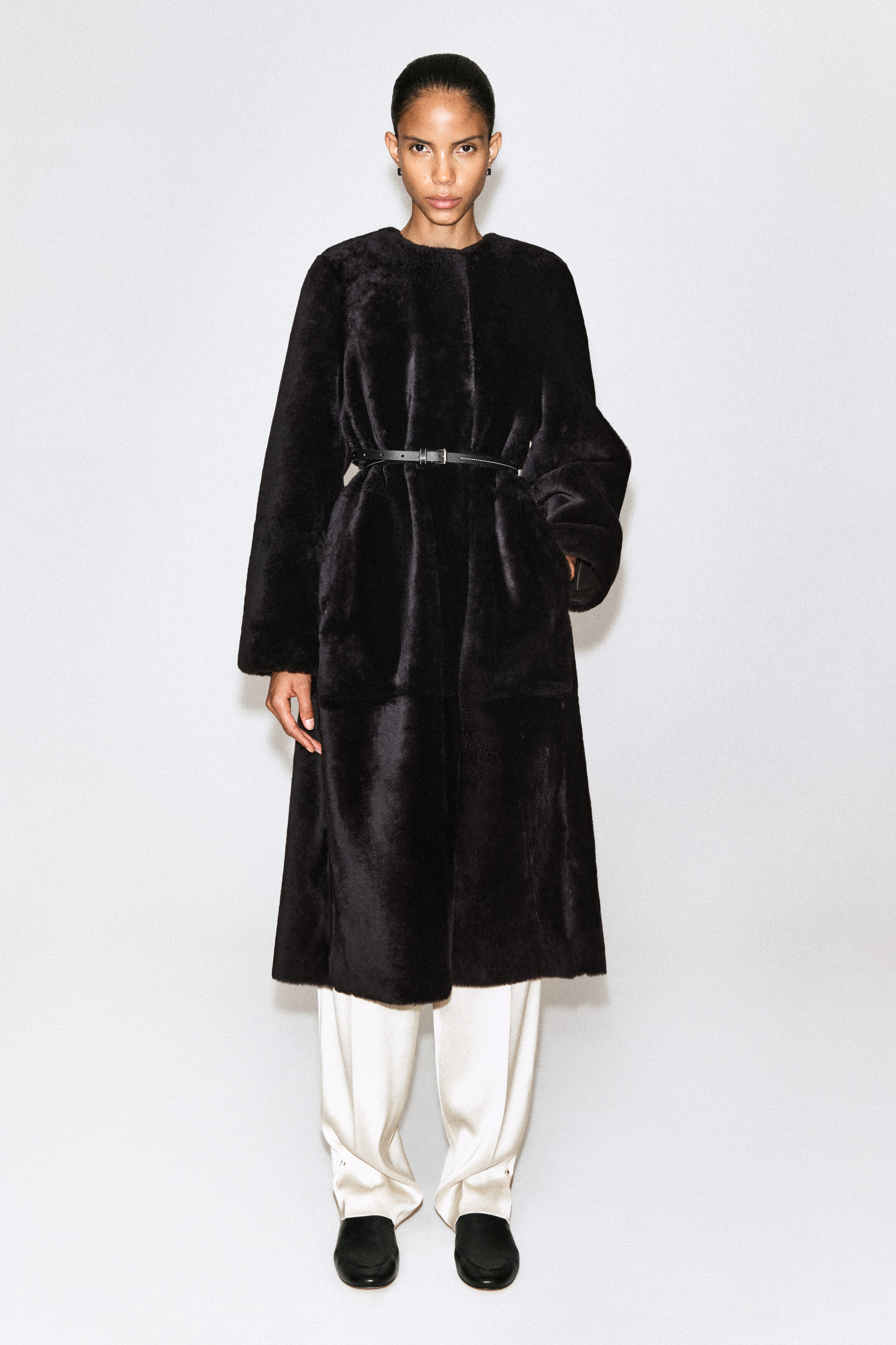 COLLARLESS SHEARLING COAT - thumbnail 2