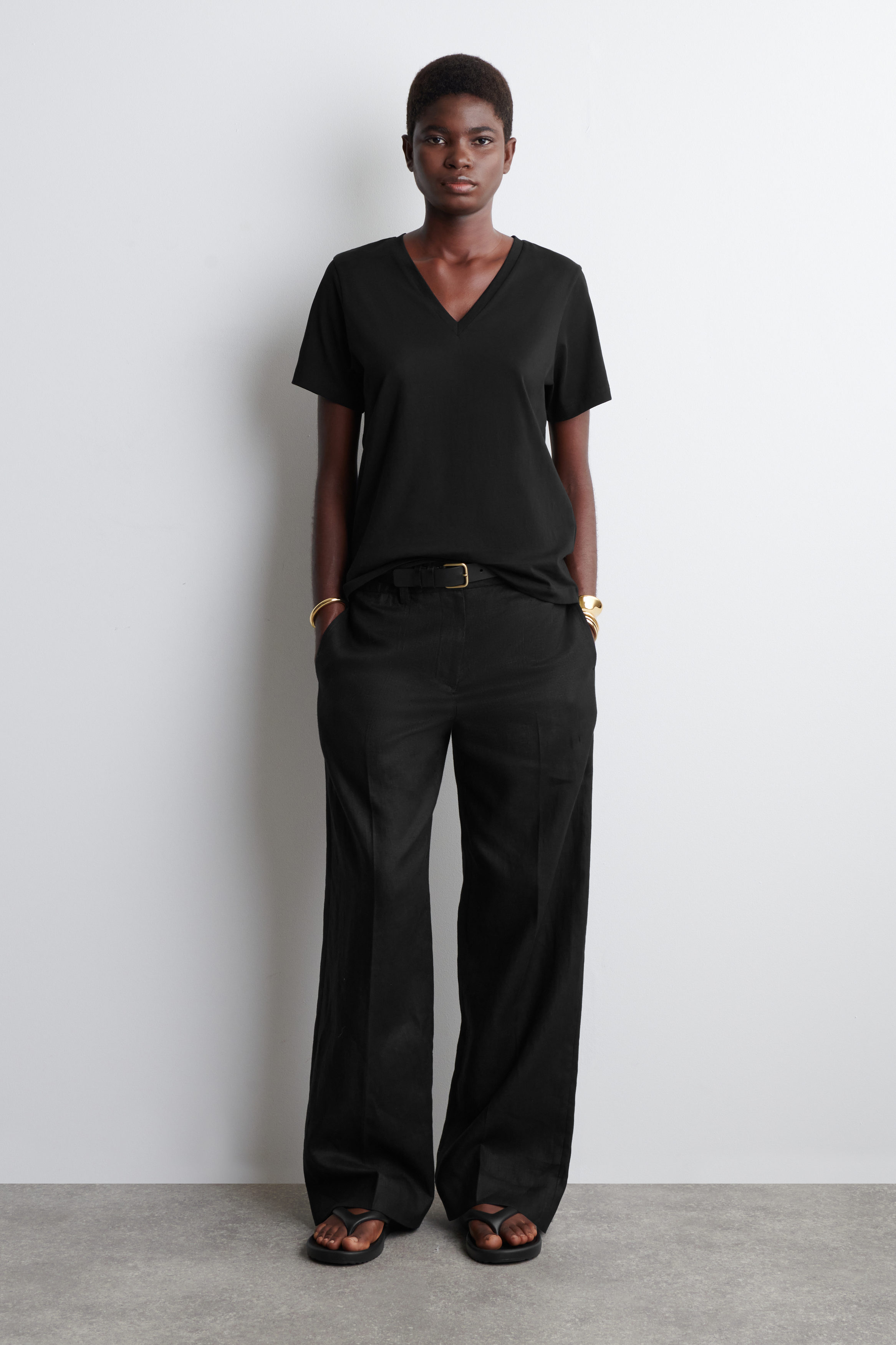 V-NECK COTTON T-SHIRT - BLACK | COS