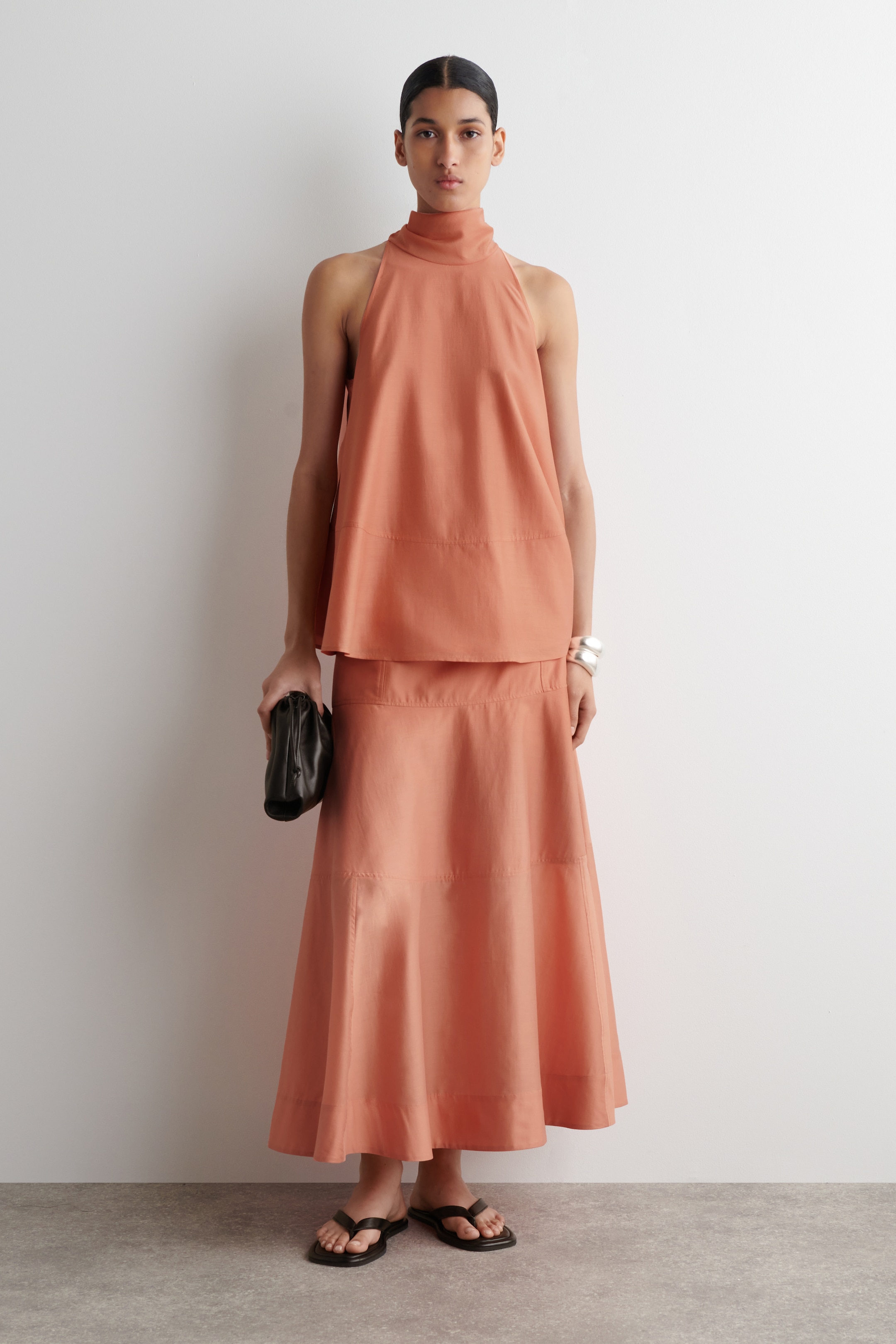 Größeres Bild anzeigen: FLIESSENDES NECKHOLDER-OBERTEIL - ORANGE - Ladies | H&M AT 2