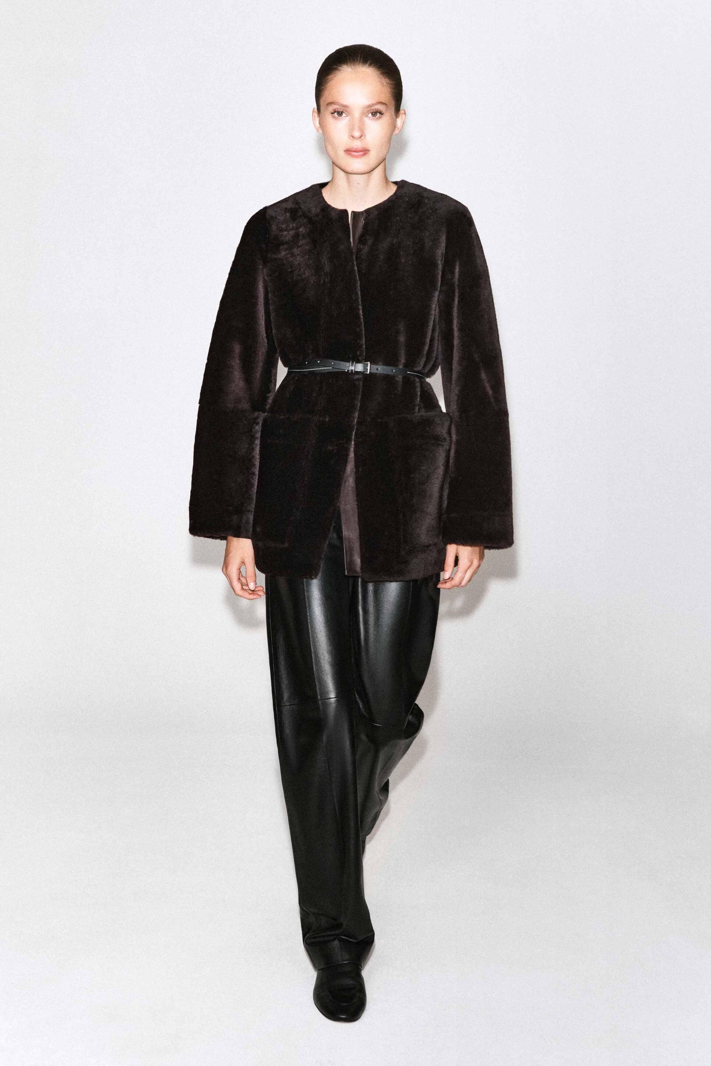 COLLARLESS SHEARLING JACKET - MAHOGANY | COS NL