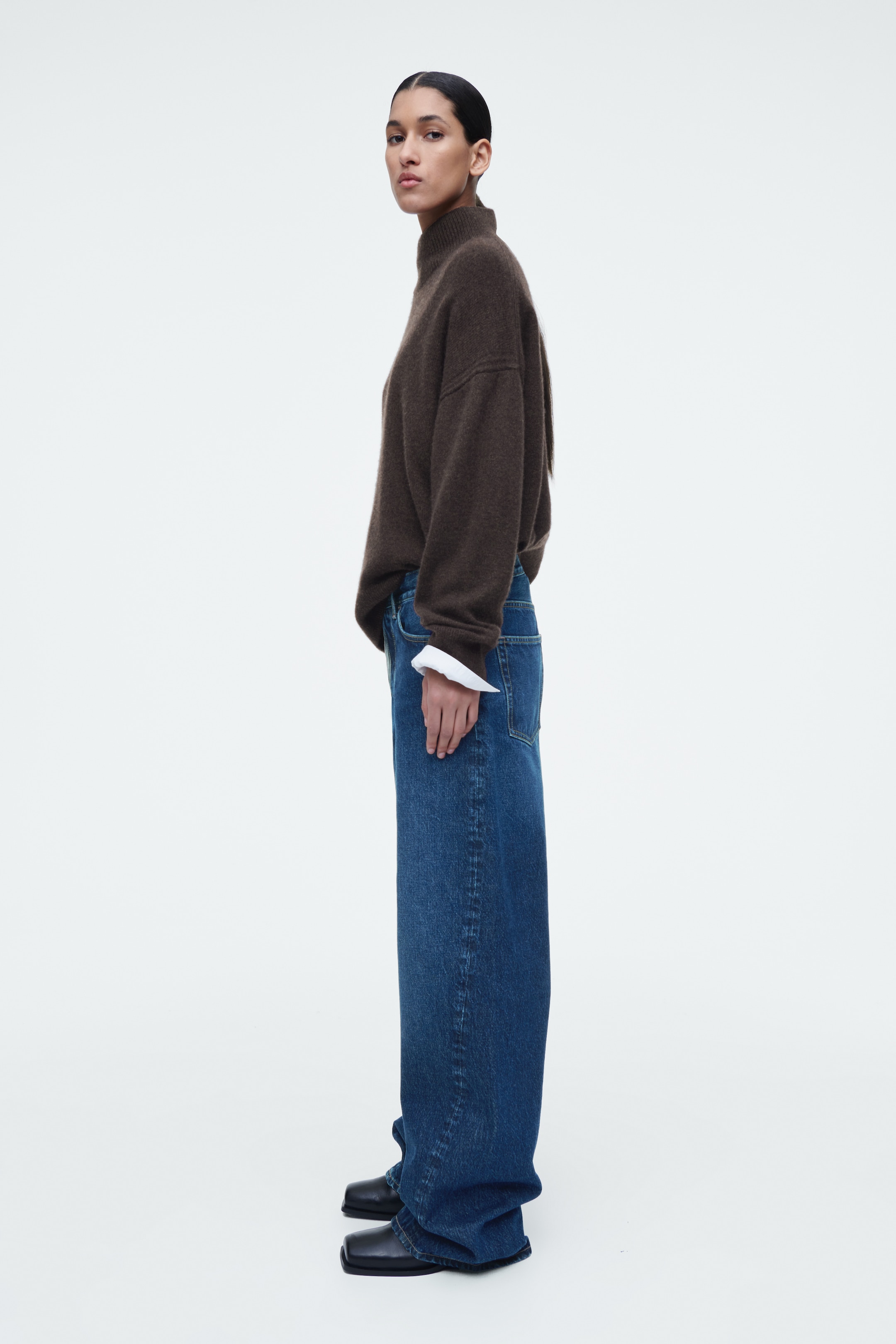 Visa större bild: FACADE JEANS MED RAKA BEN - MÖRKBLÅ - DAM | H&M SE 2