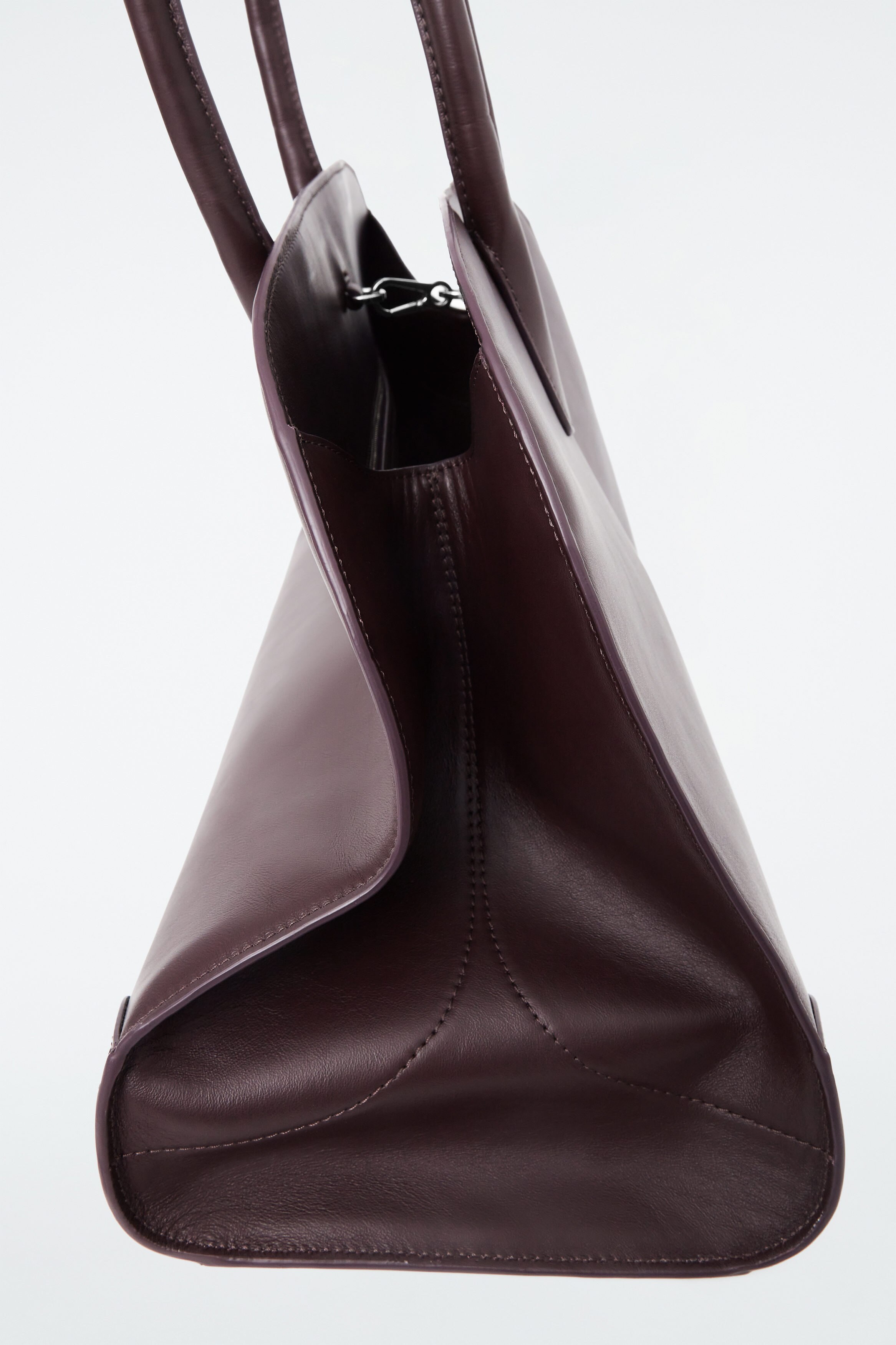 STUDIO BOWLING BAG - LEATHER - BURGUNDY | COS DE