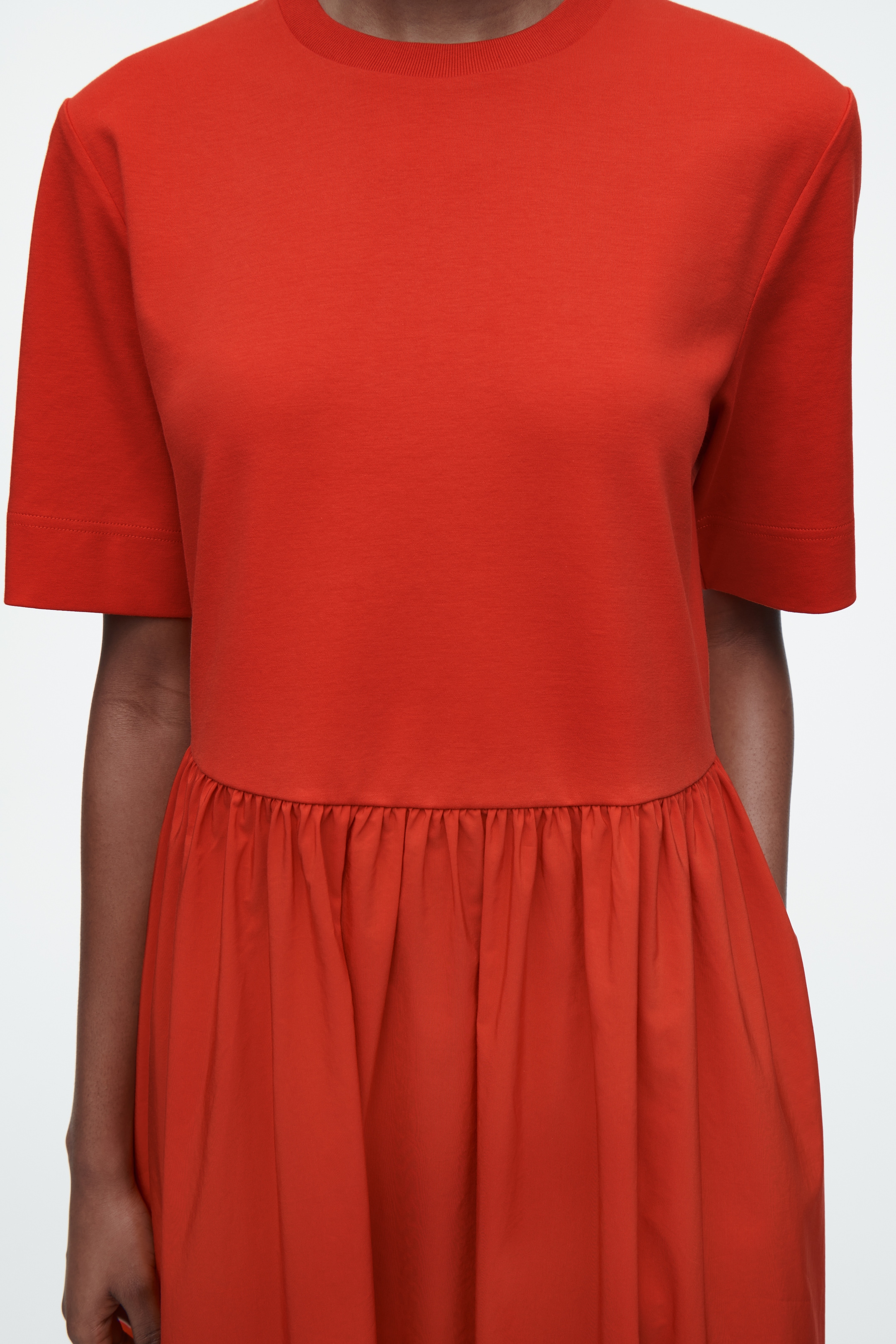 View larger image: CONTRAST-PANEL MIDI DRESS - RED - Ladies | H&M GB 4
