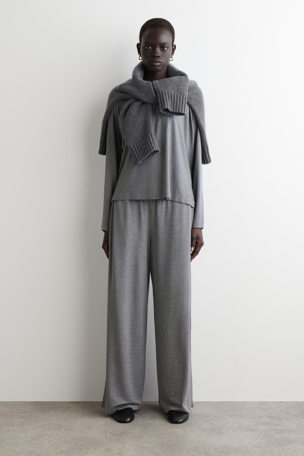 FLUID JERSEY WIDE-LEG TROUSERS — GREY