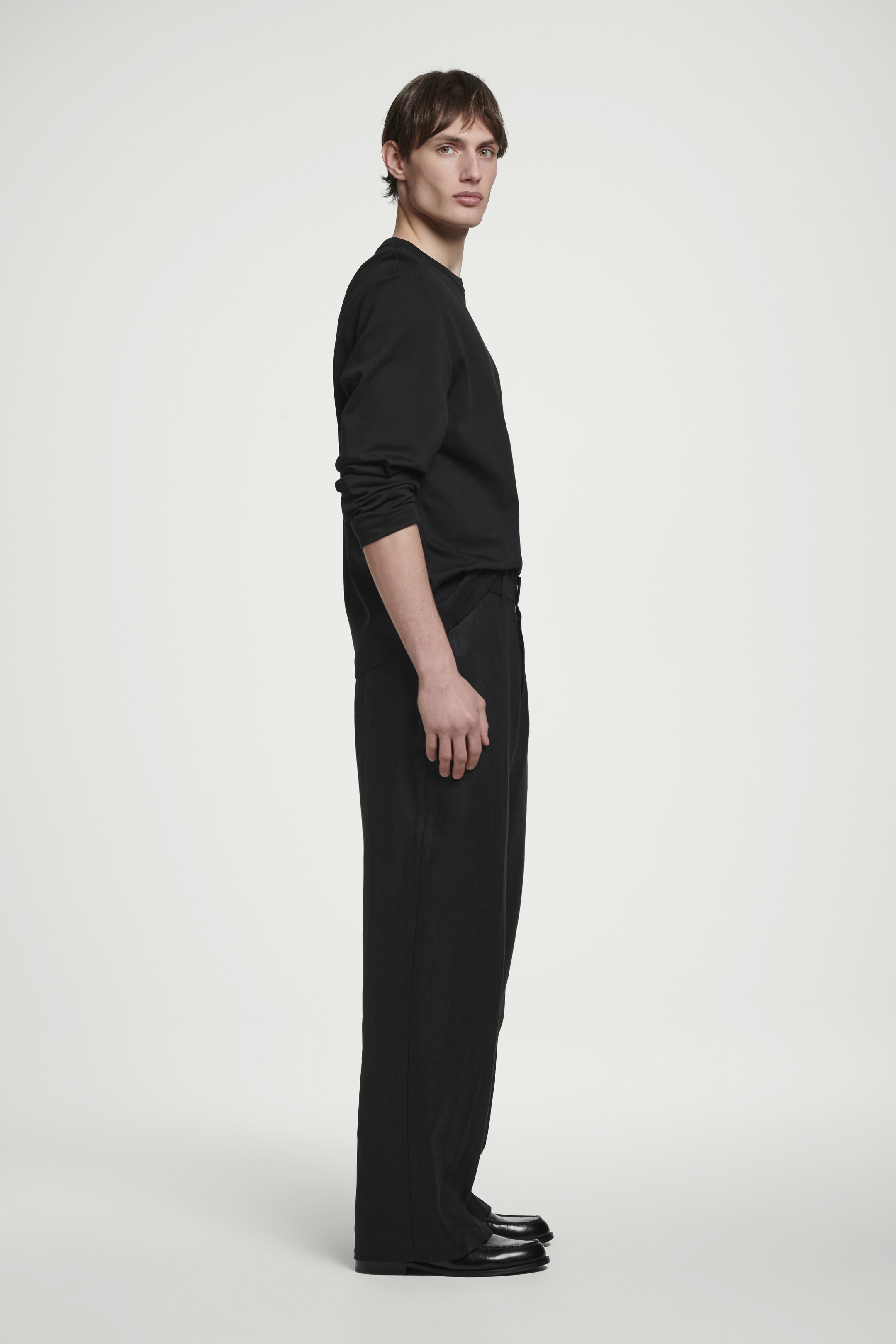 Agrandir l'image: PANTALON LARGE ET FLUIDE EN LIN - NOIR - HOMME | H&M CH 3