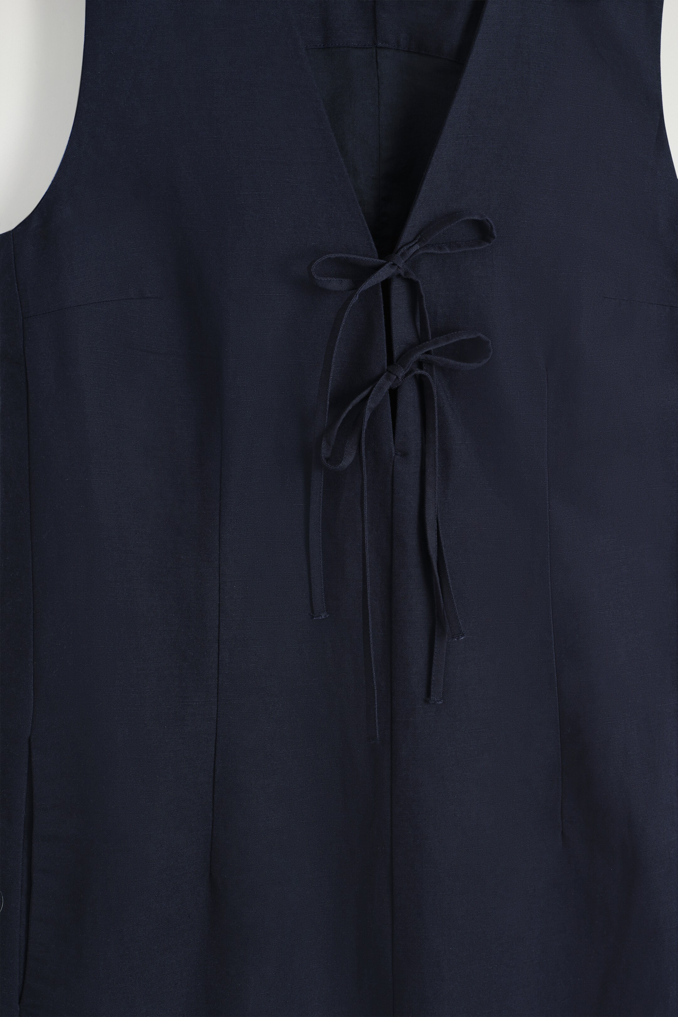 Vezi imaginea mai mare: Rochie midi cu cordon din amestec de in - PULOVER TRICOTAT OVERSIZED CU GULER BĂRCUȚĂ BLEUMARIN - FEMEI | H&M RO 6