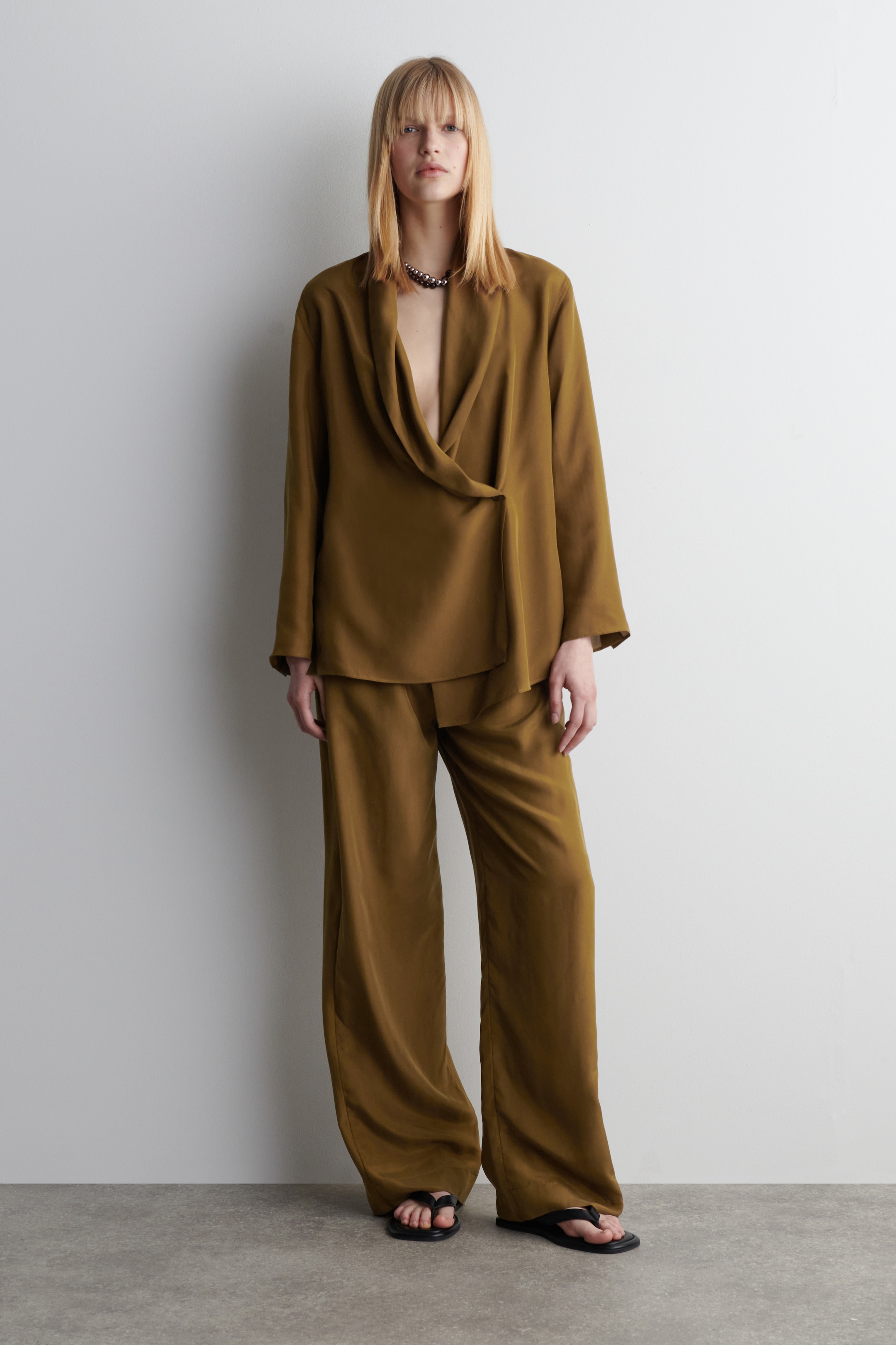 Ingrandisci l'immagine: SHAWL-LAPEL SILK BLAZER - BROWN - DONNA | H&M CH 2