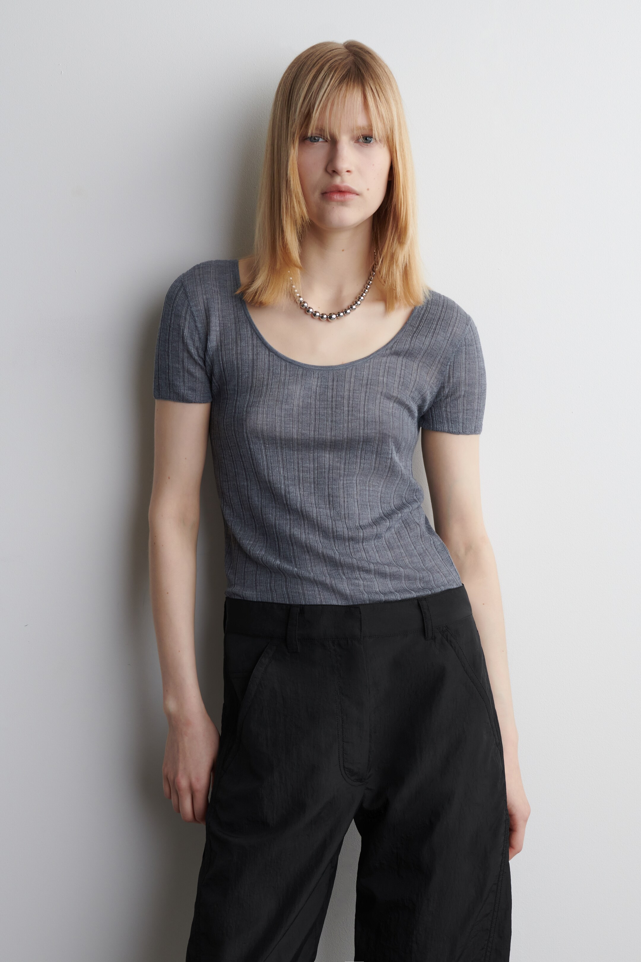 Vezi imaginea mai mare: TRICOU DIN MĂTASE CU DUNGI RIBATE - Gri deschis melanj - FEMEI | H&M RO 1