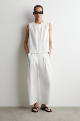 PLEATED SLEEVELESS TOP — WHITE 2