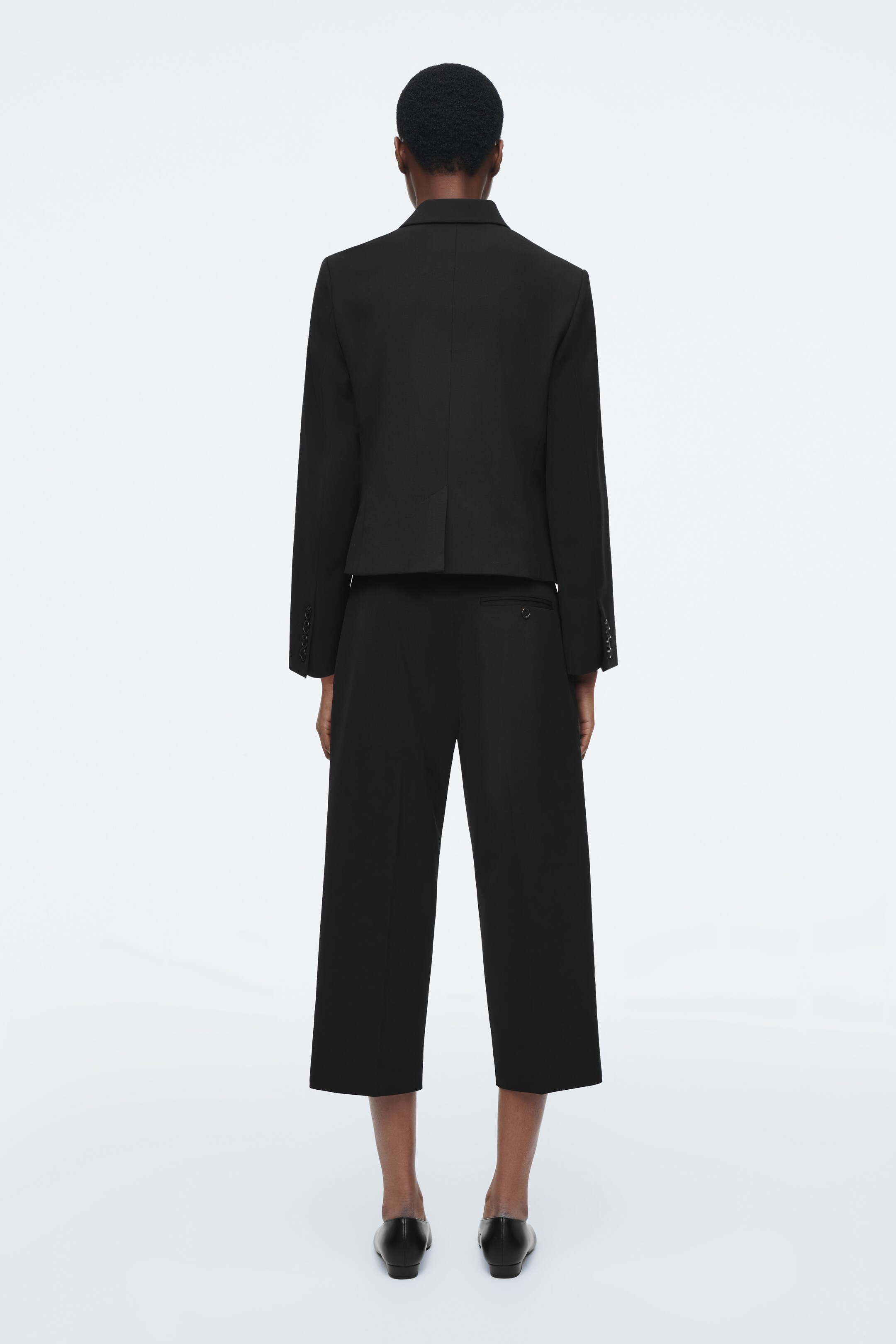 Ver imagen más grande: BLAZER CORTO DE LANA - NEGRO - MUJER | H&M ES 6
