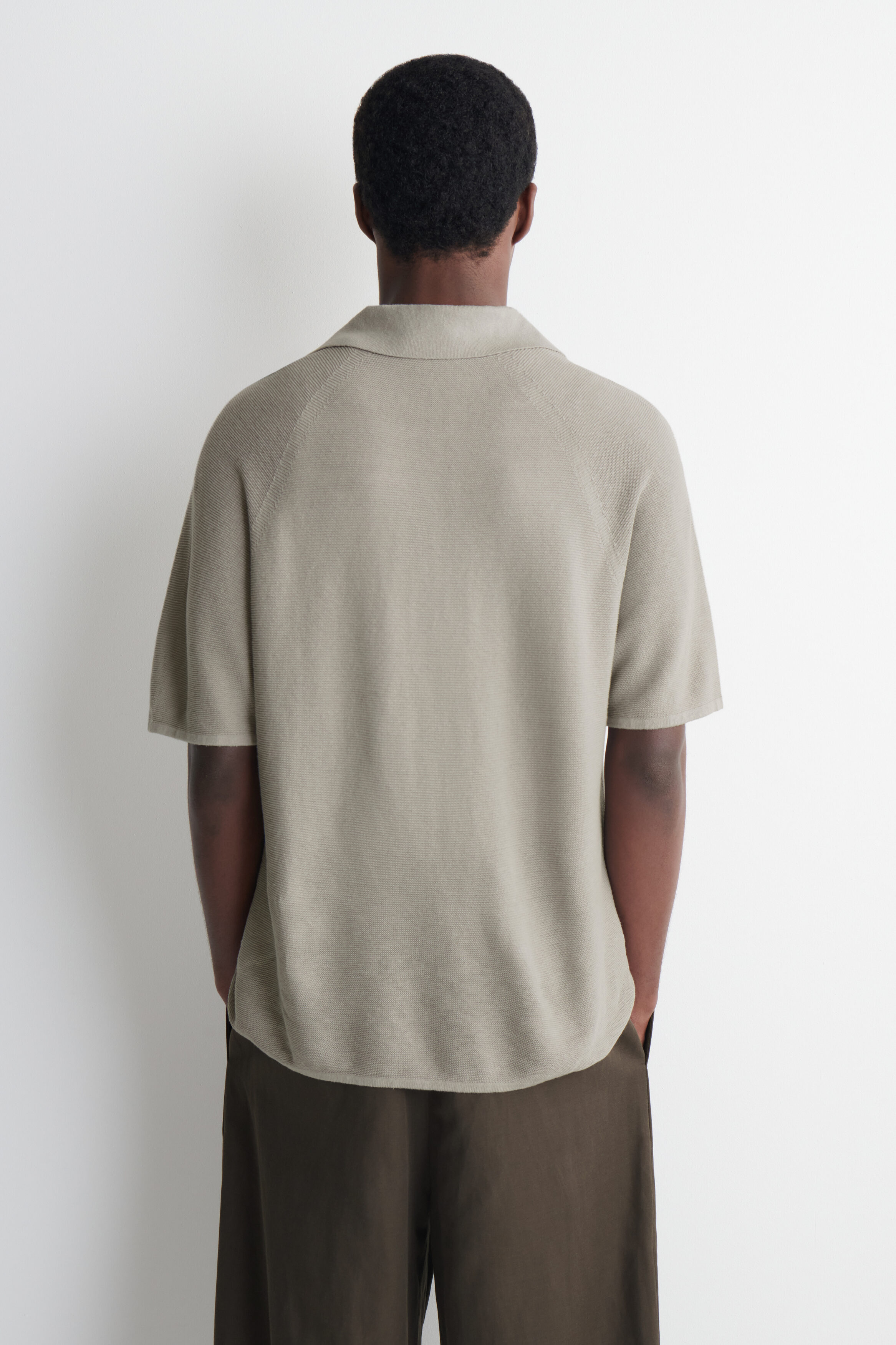 KNITTED LINEN-SILK POLO SHIRT - LIGHT GRAY | COS US