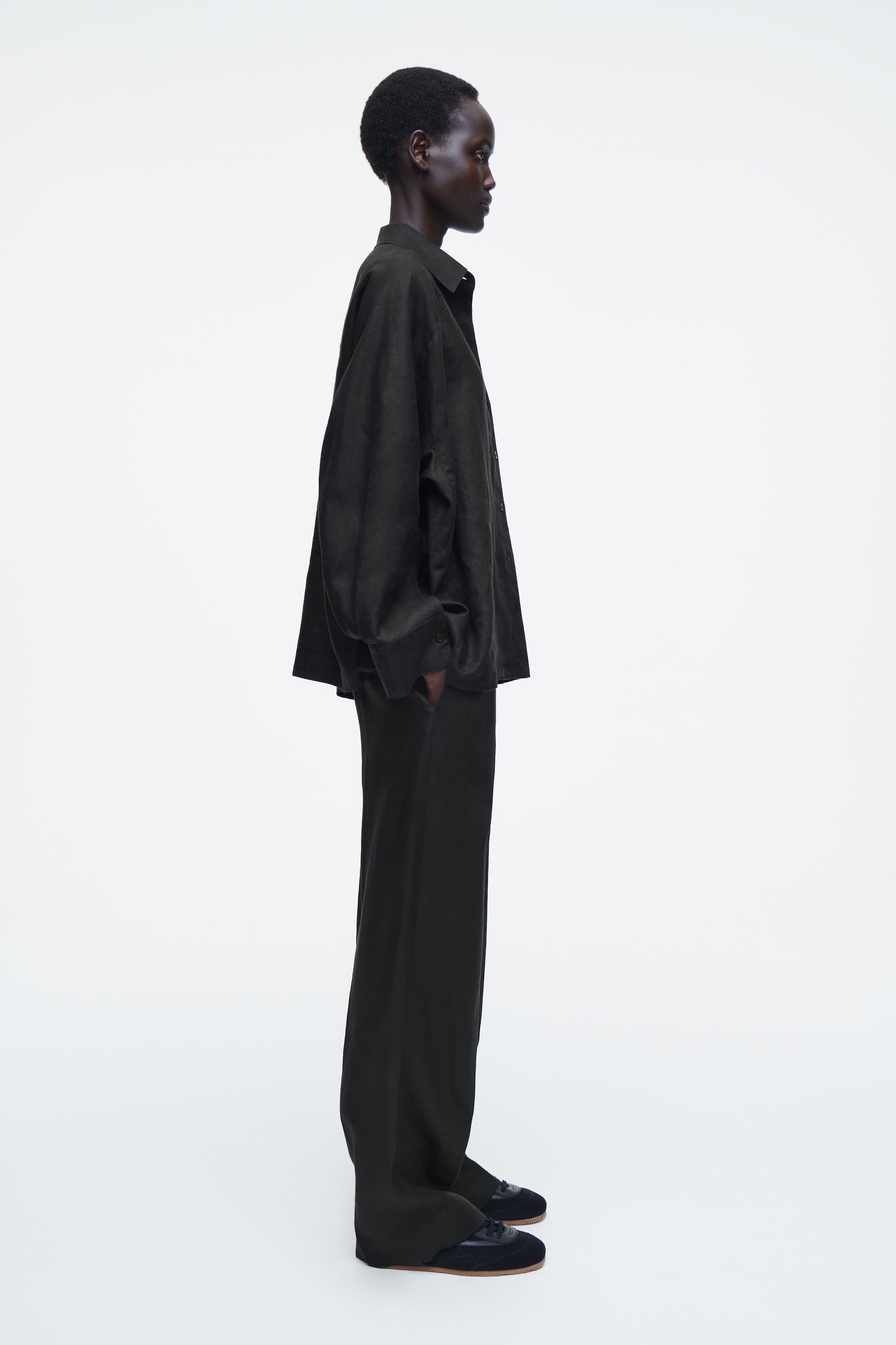 Visualizza immagine più grande: CAMICIA SQUADRATA IN LINO - NERO - DONNA | H&M IT 5