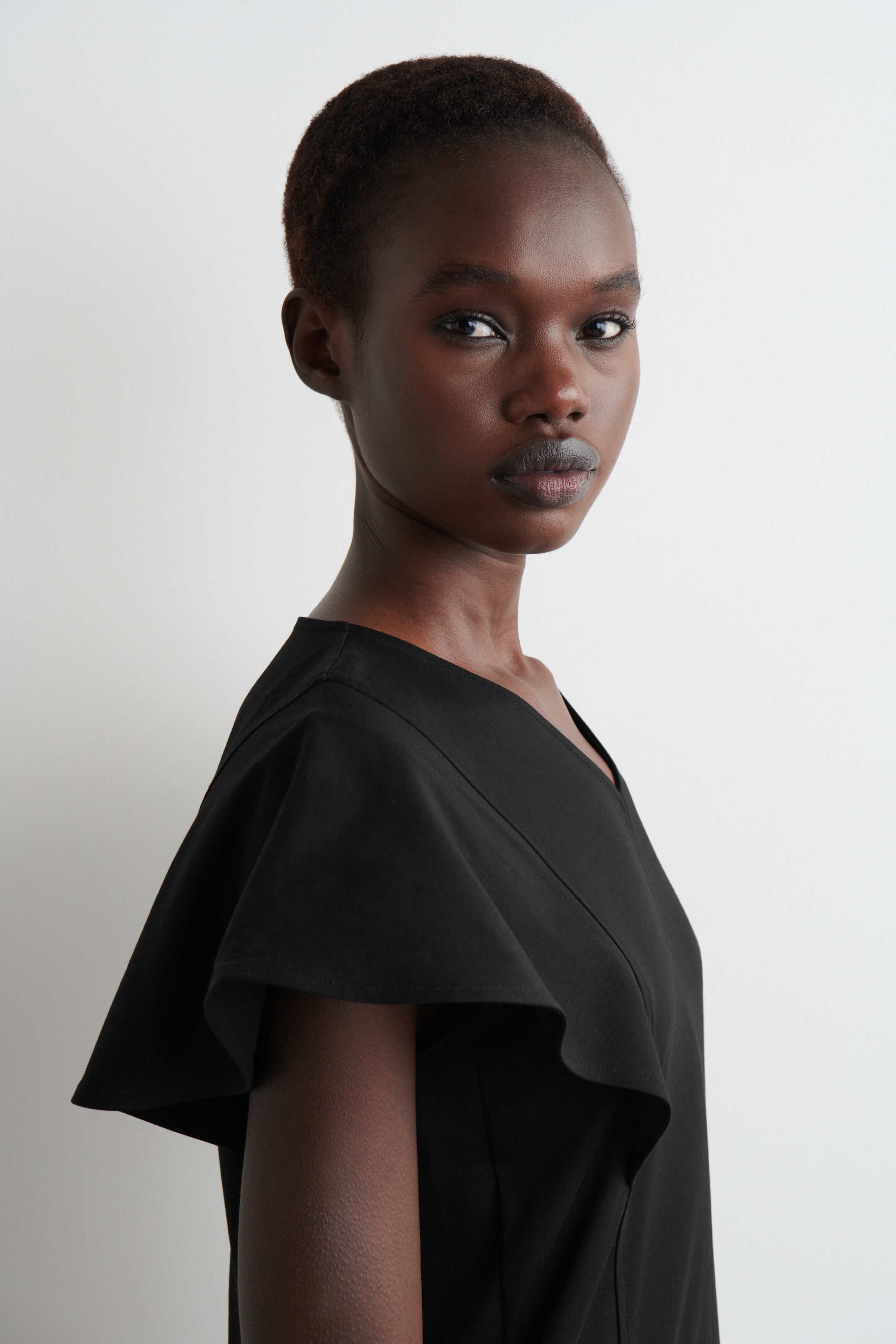 Ver imagem maior: VESTIDO MIDI DE ALGODÃO COM MANGAS ESTILO PÉTALA - PRETO - SENHORA | H&M PT 4