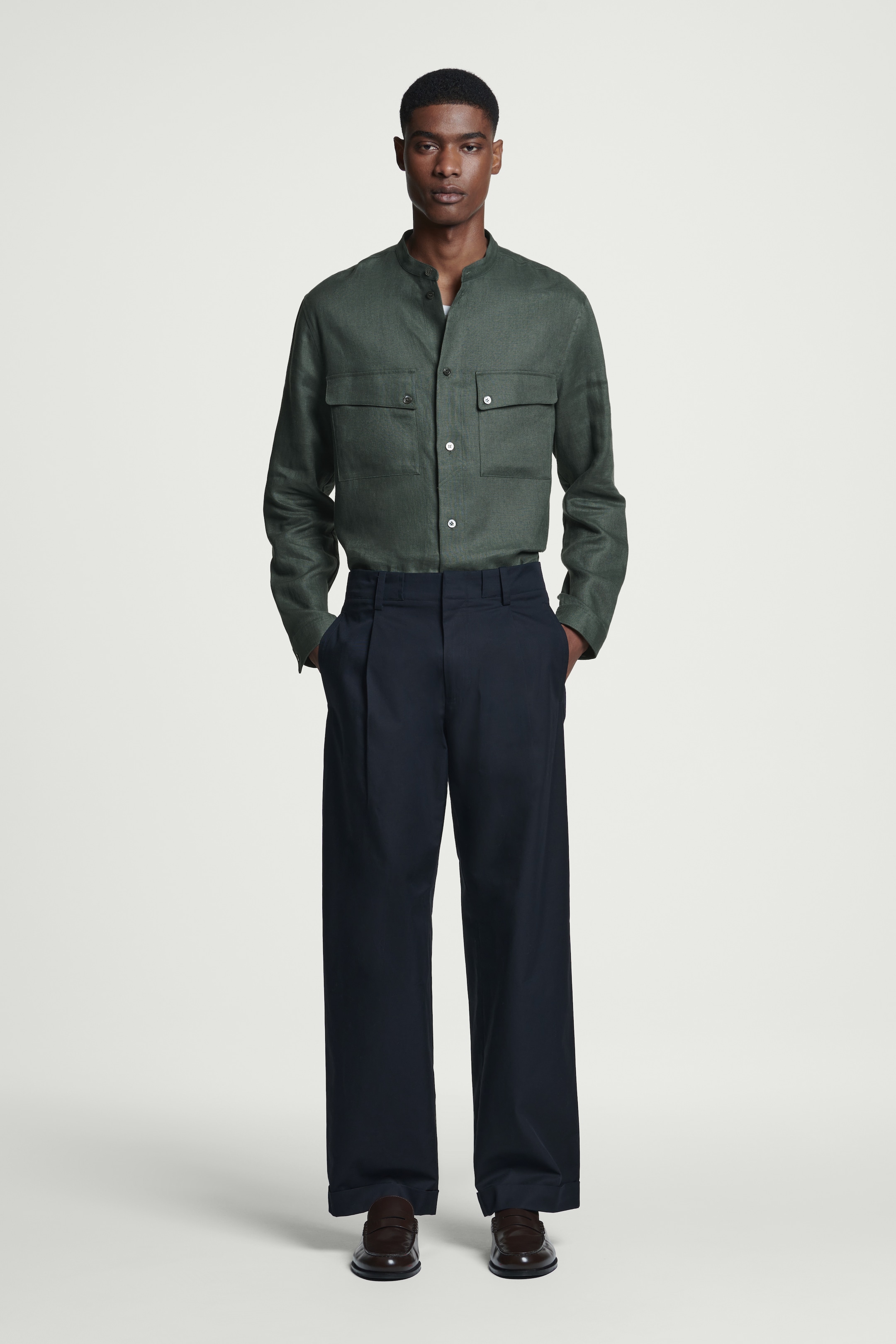 Nagyobb kép megtekintése: ÁLLÓGALLÉROS LEN ING - ZÖLD - FÉRFI | H&M HU 2