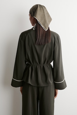 CONTRAST-PIPED BELTED WRAP TOP — DARK GREEN 5