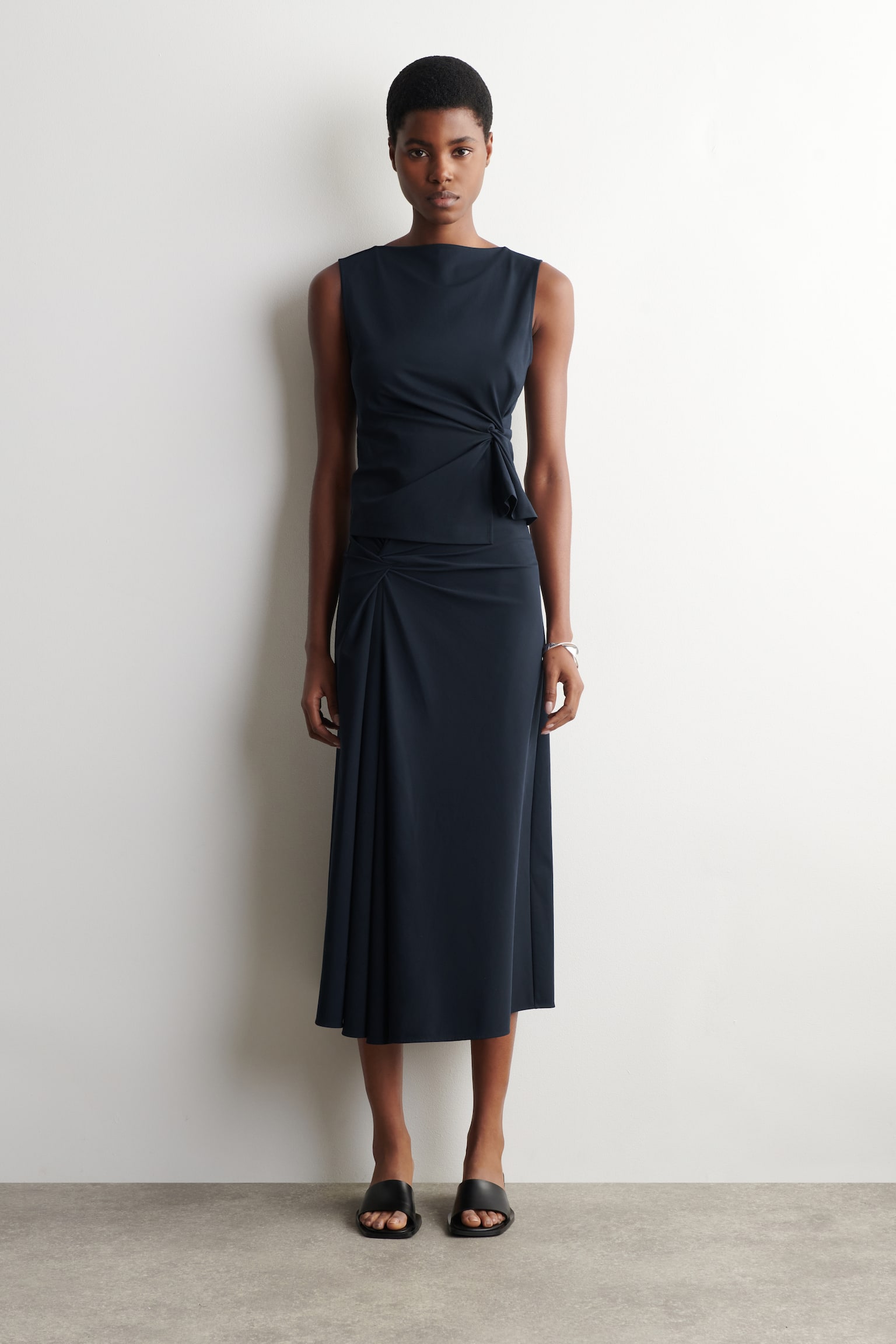 TWIST-DETAIL JERSEY TOP - כחול כהה/חום כהה - 7