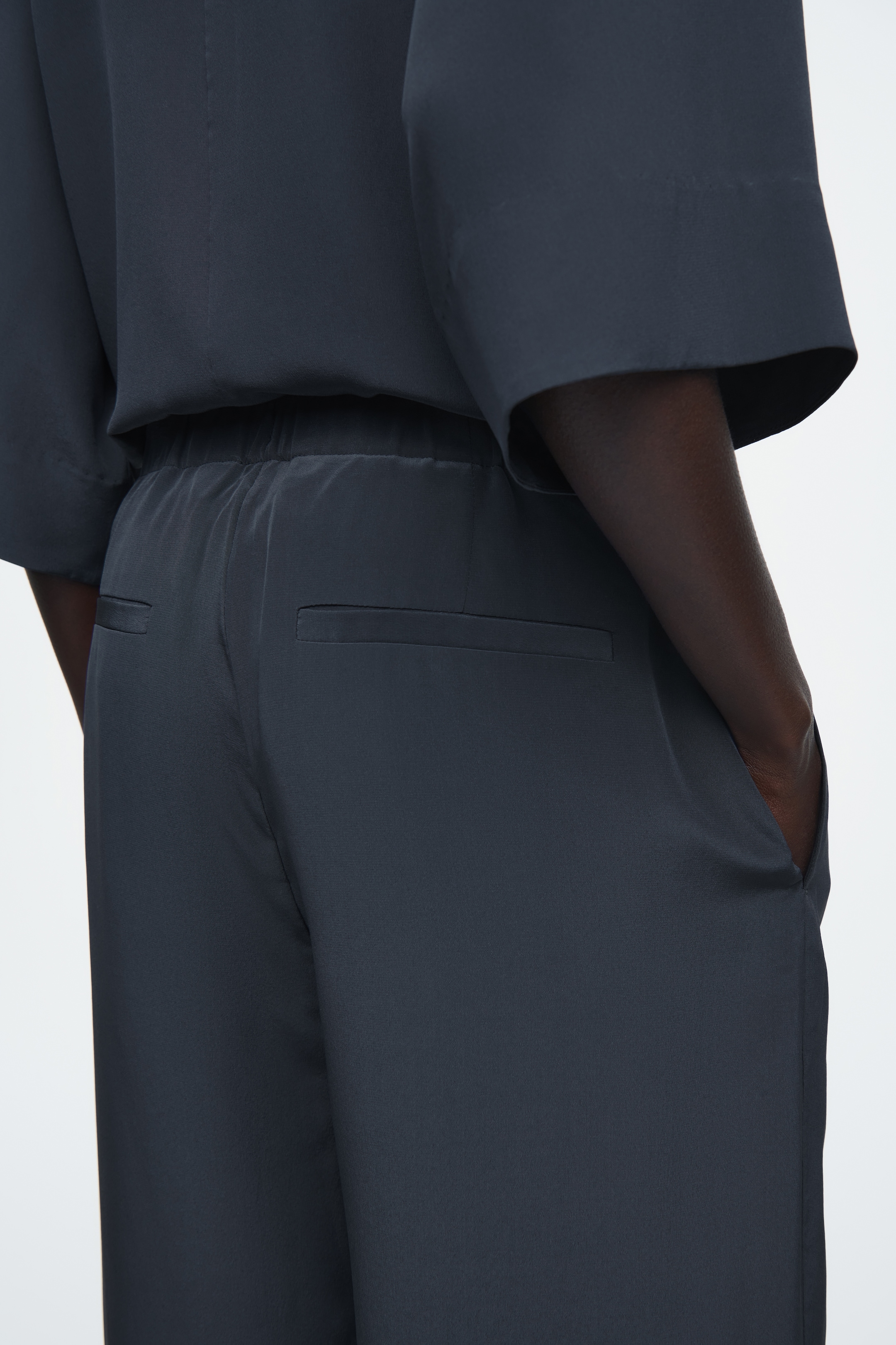Grotere afbeelding bekijken: Losse zijden broek - MARINEBLAUW - DAMES | H&M BE 3