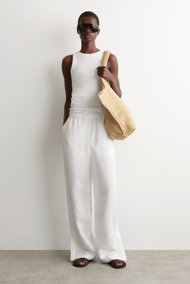 SCULPTED TOTE BAG - PAPER — BEIGE