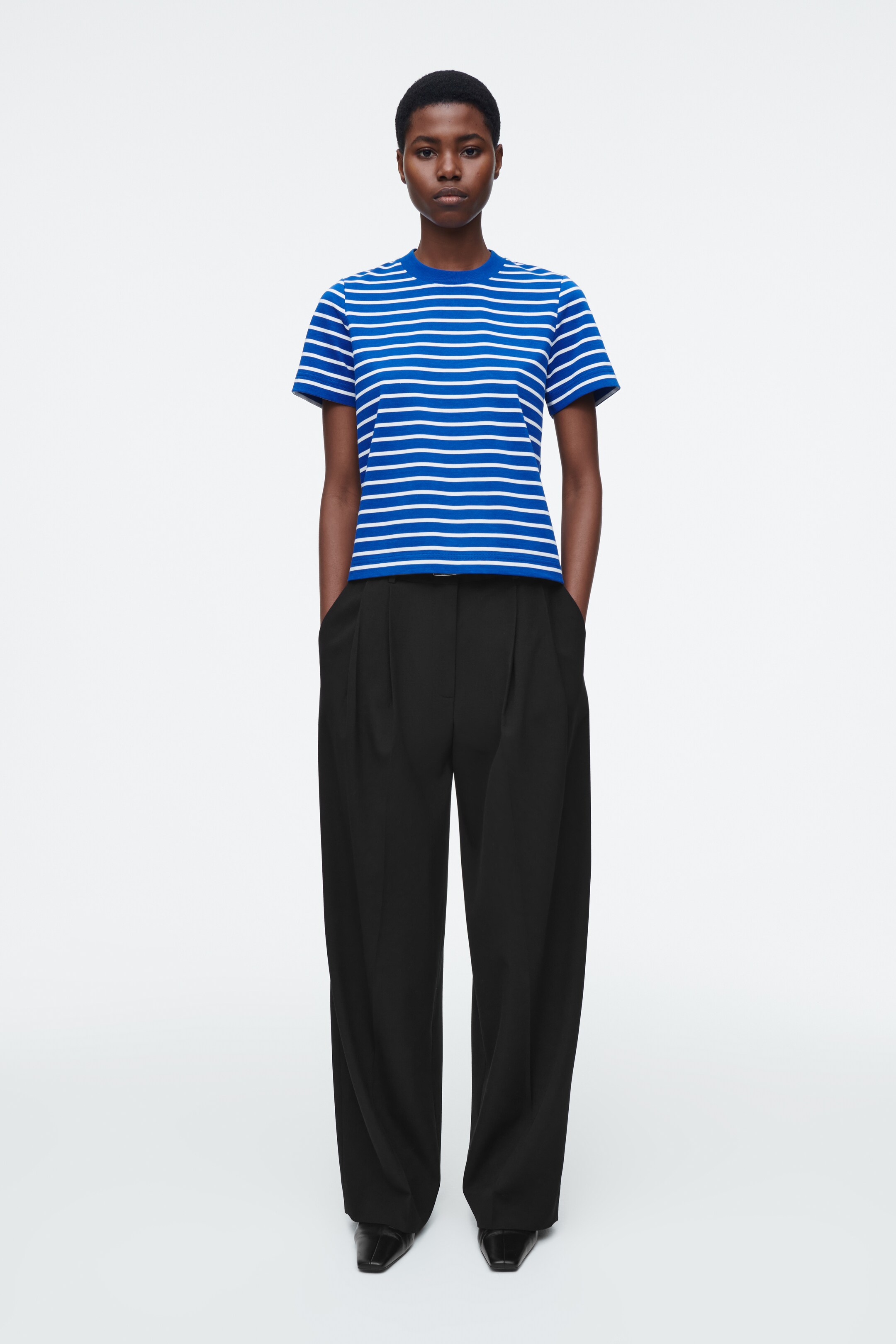Agrandir l'image: T-SHIRT REGULAR ÉLÉGANT - BLEU / RAYÉ - FEMME | H&M CH 2