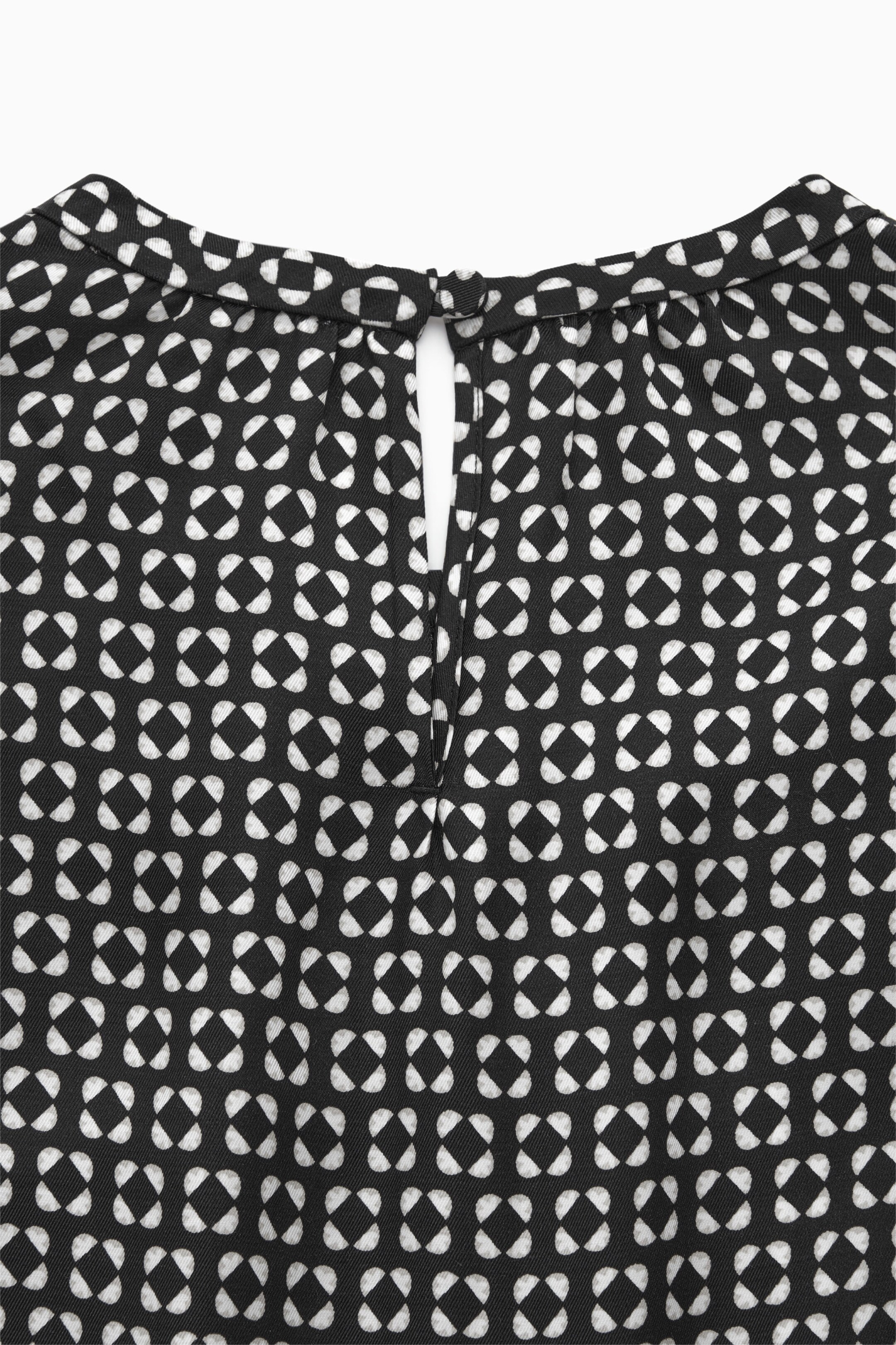 StillMedia/DescriptiveDetail