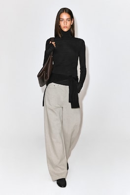 MERINO WOOL TURTLENECK TOP — BLACK 2