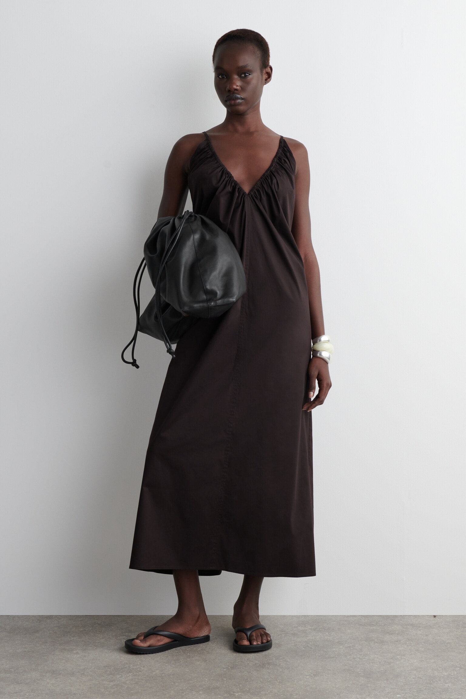 ABITO MAXI ARRICCIATO CON SCOLLO A V - MARRONE SCURO/BLU