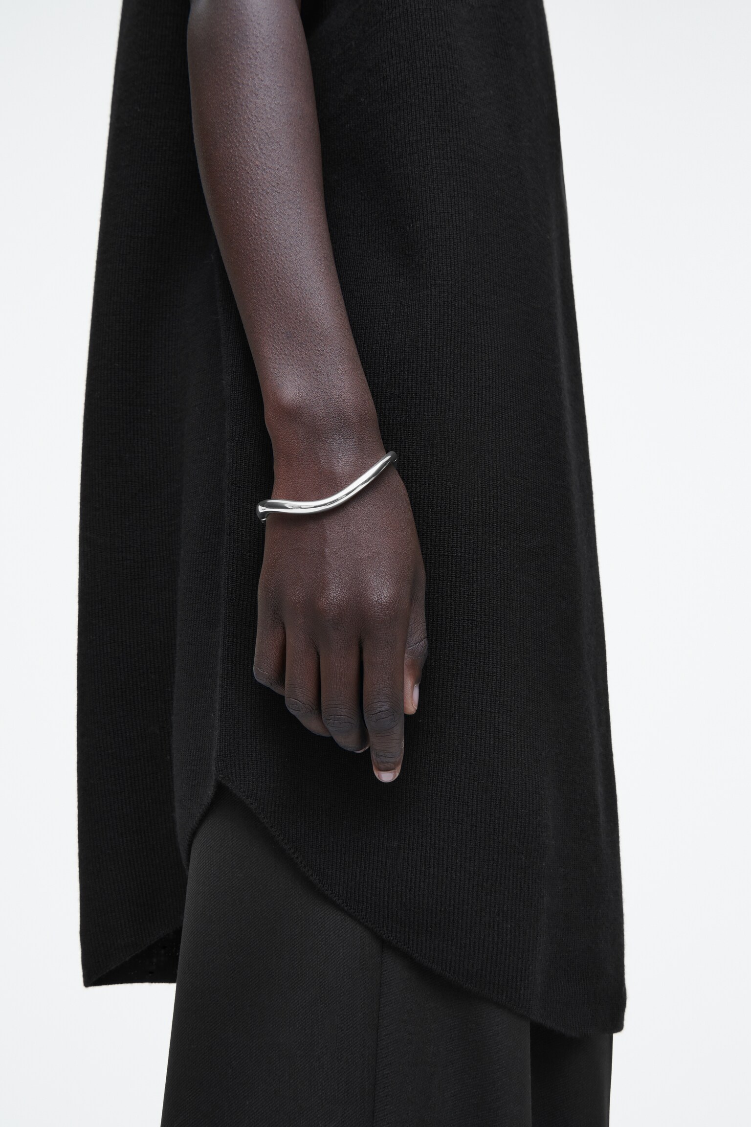 BRACCIALE RIGIDO CURVO CON CHIUSURA A CERNIERA - ARGENTO