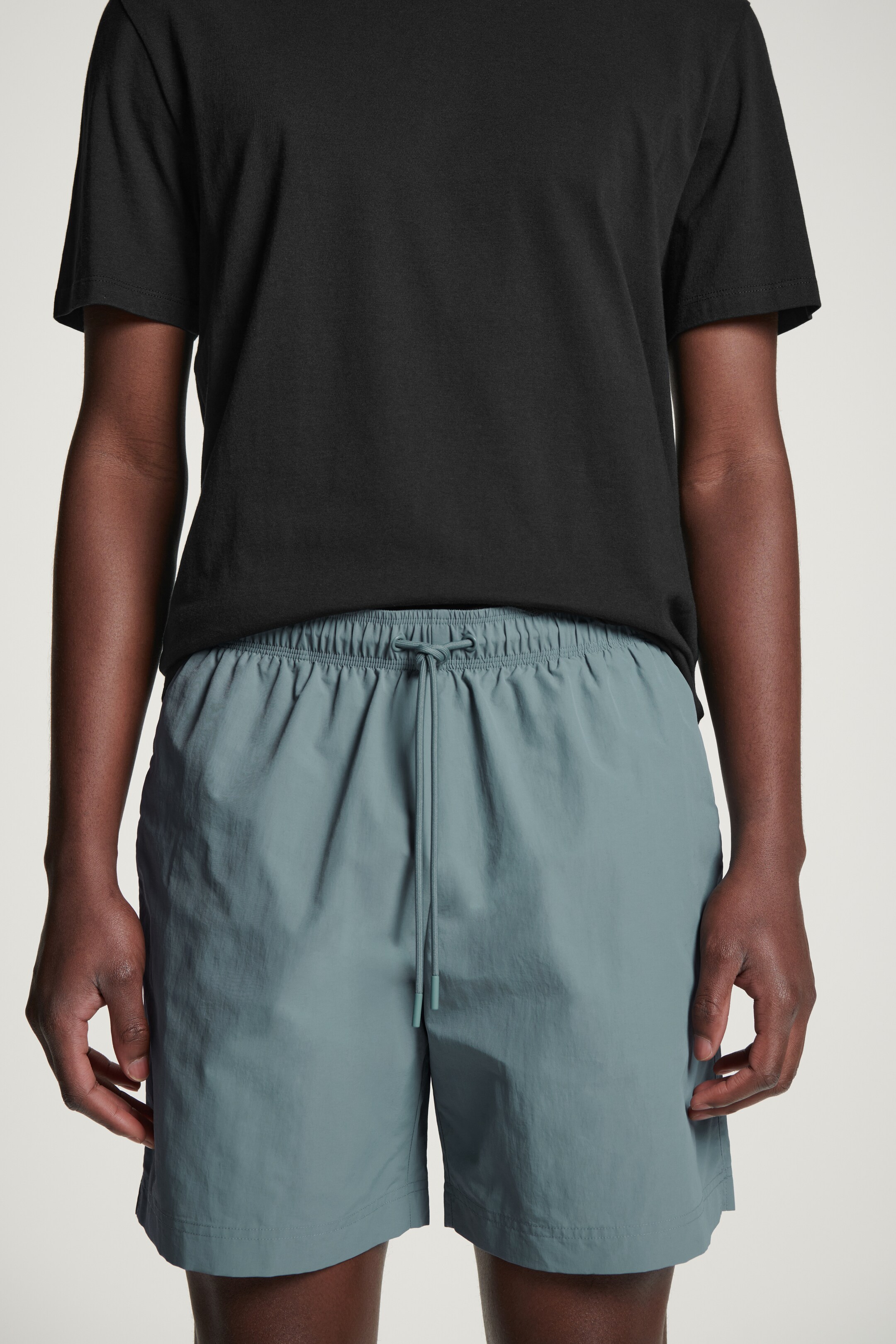 Zobrazit větší obrázek: PLAVKOVÉ ŠORTKY Z NYLONU SE ŠŇŮRKOU - ŠEDÁ - MUŽI | H&M CZ 7