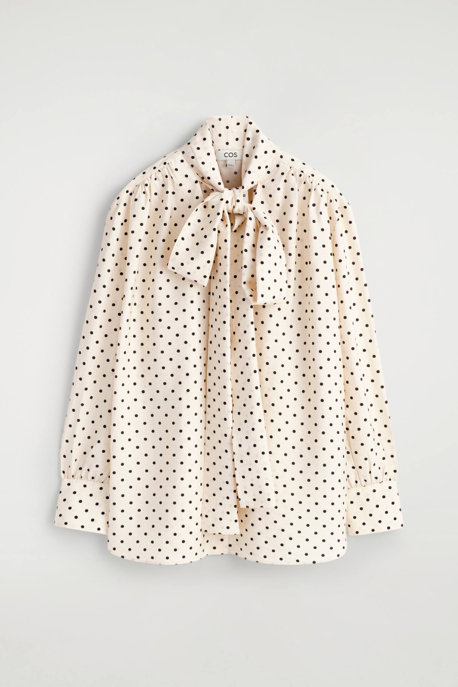 BLUZKA W GROCHY Z WIĄZANIEM POD SZYJĄ - KOŚĆ SŁONIOWA/ CZARNY/ GROSZKI - 2